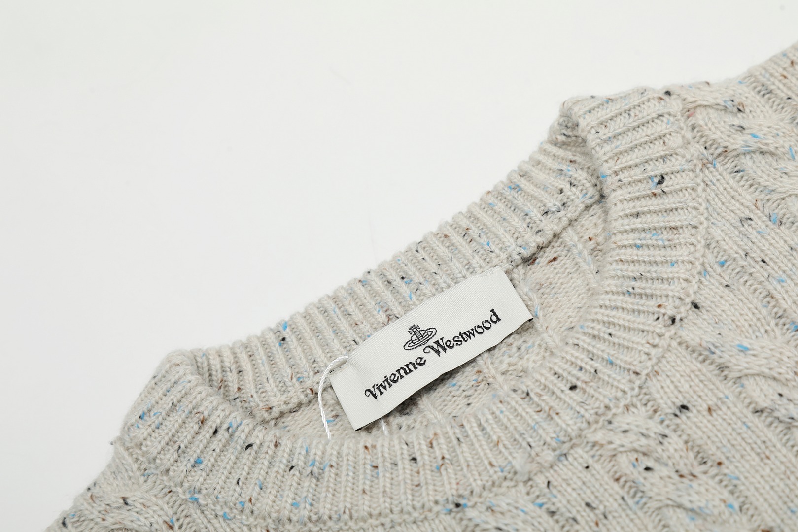 RS VIVI143: High-Quality Exclusive Sweaters with Custom Laser Button, Original Purchase Records. - 图片 3