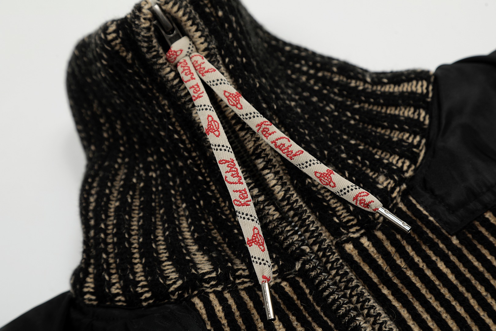 Customized Network Coded Vivi139 Zipper with Correct Details and Colors - 图片 4
