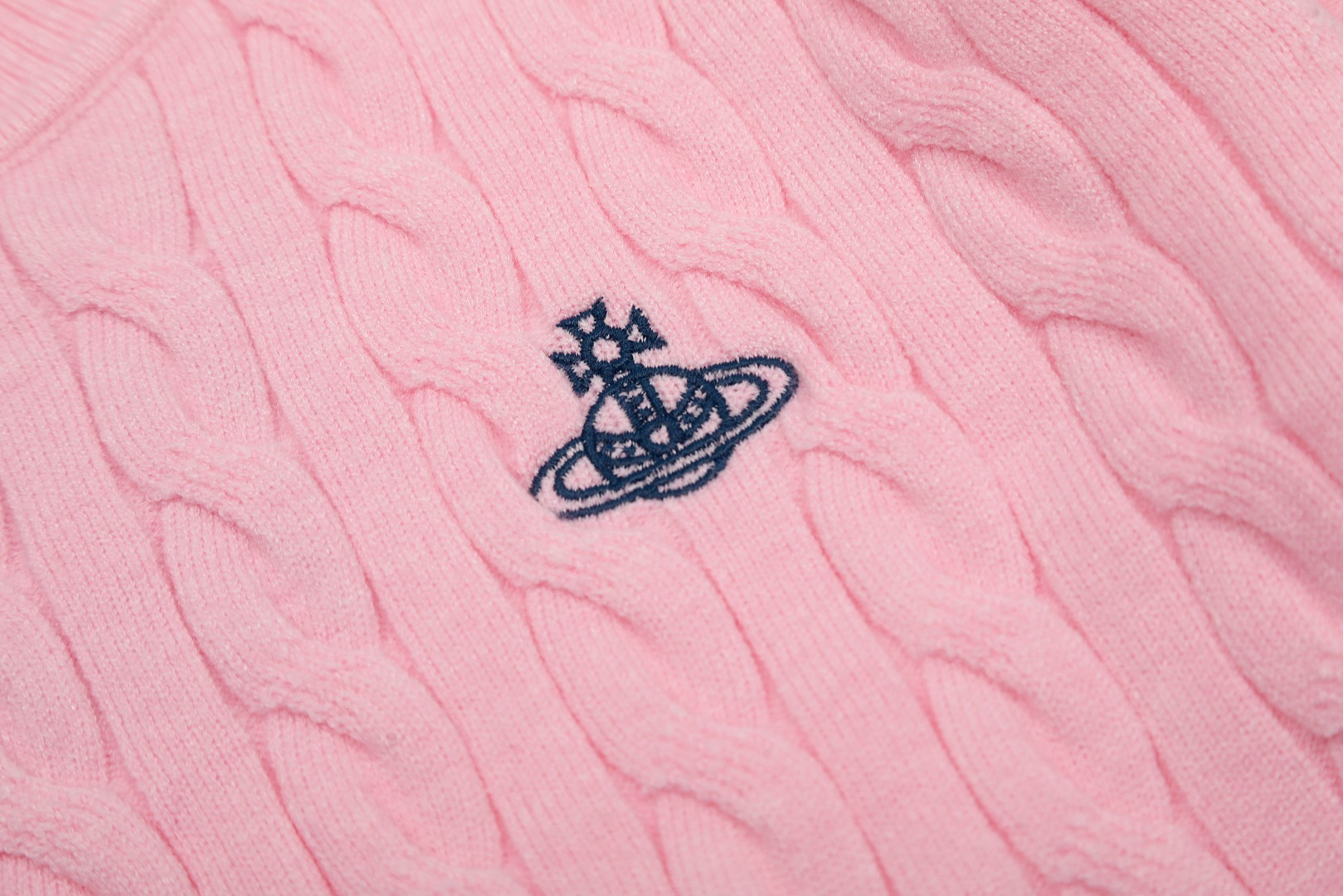Top Quality Custom Wool Coat by RS Vivi146: Queen Vivian’s Classic Logo. - 图片 3