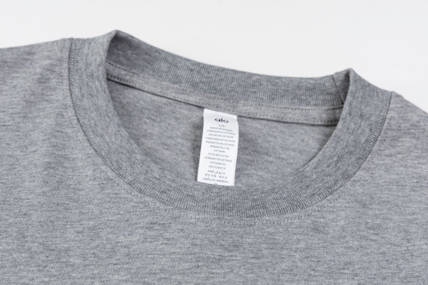 ALO T-Shirt de Manga Corta con Cuello Redondo y Ajuste Holgado Unisex 4 o 1ipn2cei410m41tu15kaf4p1mr50
