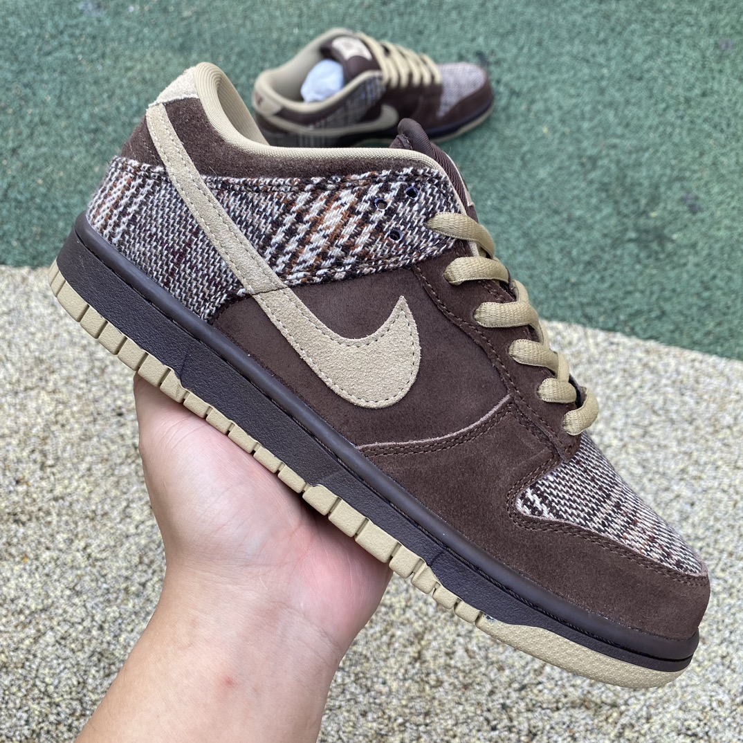 Dunk苏格兰格纹 尺码：40-44，没41
特价😇
Nike Dunk SB Low Tweed 苏格
