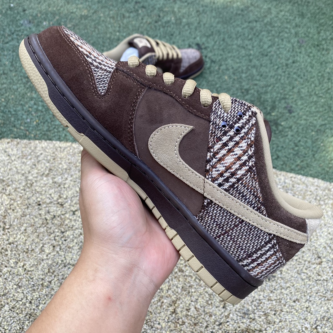 Dunk苏格兰格纹 尺码：40-44，没41
特价😇
Nike Dunk SB Low Tweed 苏格