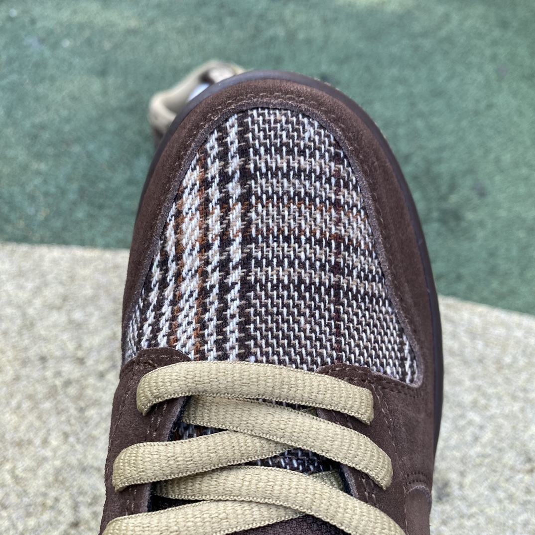 Dunk苏格兰格纹 尺码：40-44，没41
特价😇
Nike Dunk SB Low Tweed 苏格