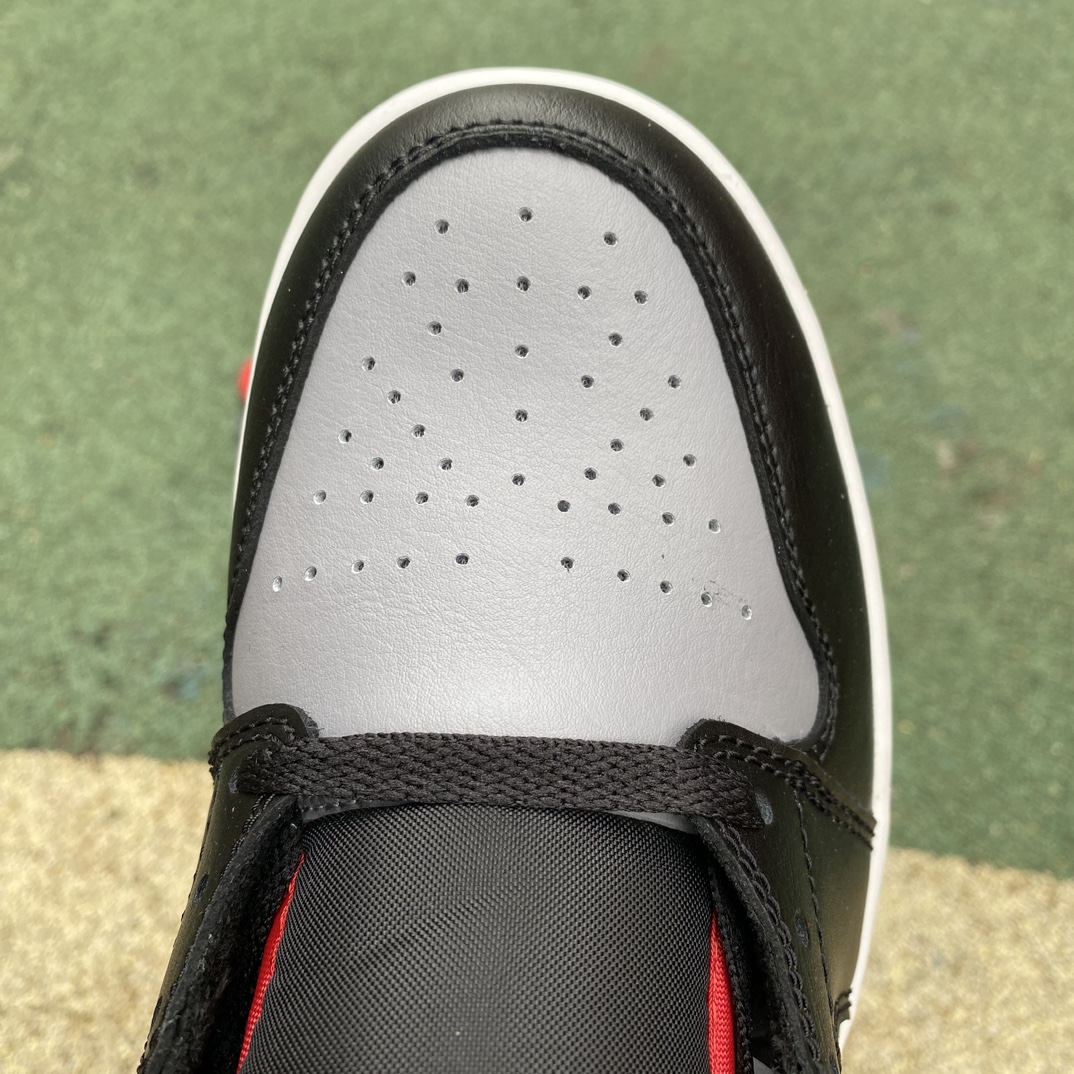 aj1Mid黑灰红尺码40-46纯原版️AirJordan1MidAJ1灰黑色中帮复古篮球鞋DQ8426