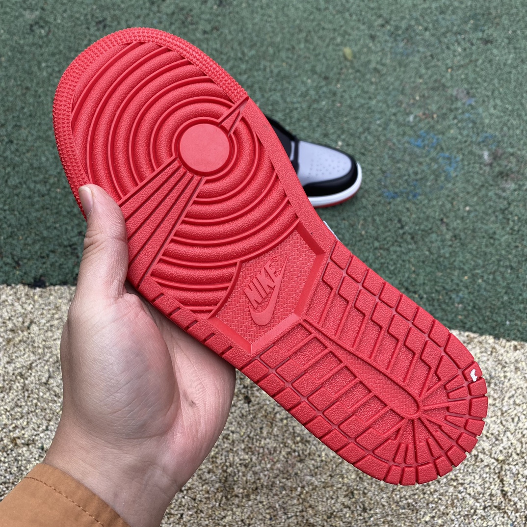 aj1Mid黑灰红尺码40-46纯原版️AirJordan1MidAJ1灰黑色中帮复古篮球鞋DQ8426