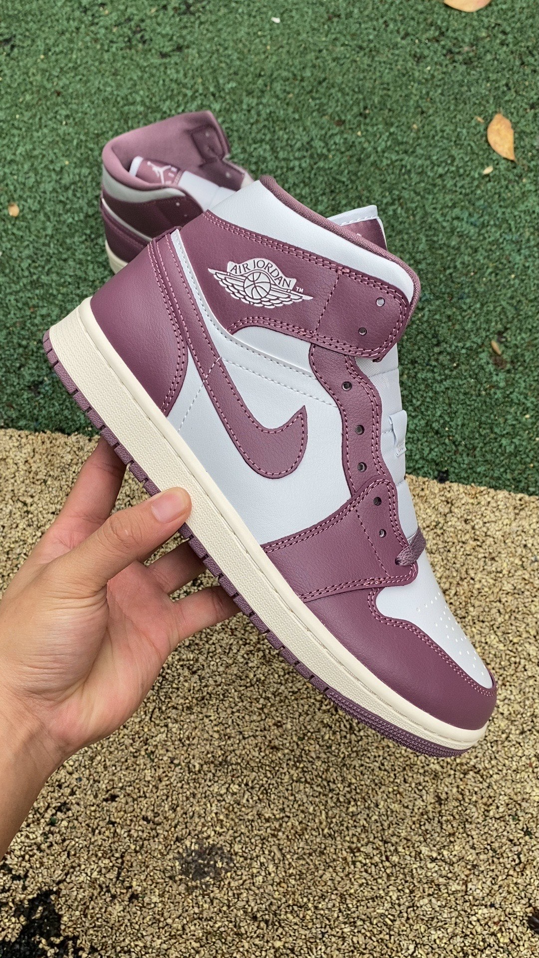 aj1Mid白紫红尺码35.5-46AIRJORDAN1MIDAJ1白紫红色男女中帮复古篮球鞋BQ647