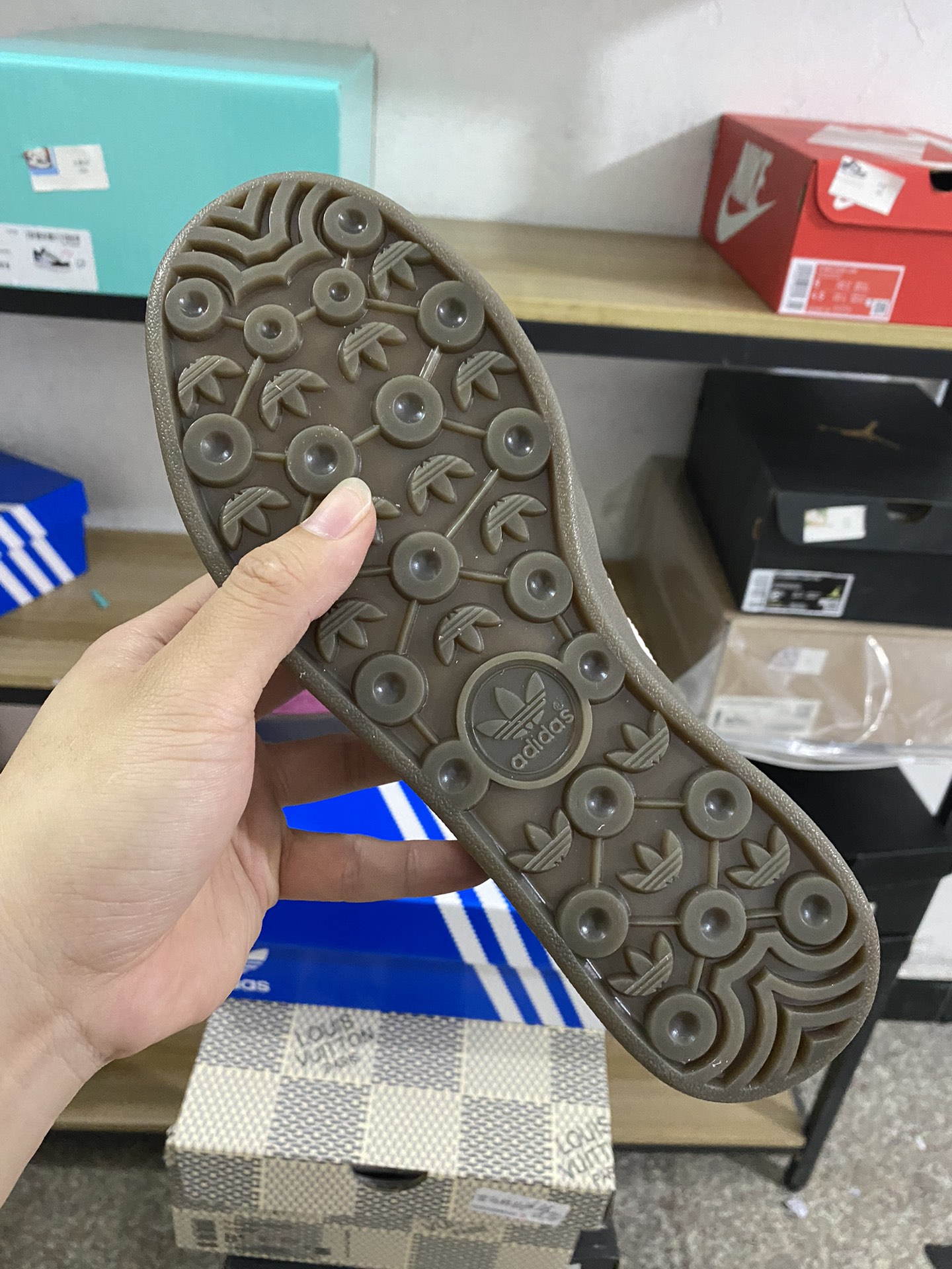 MiniCost Shoe 5