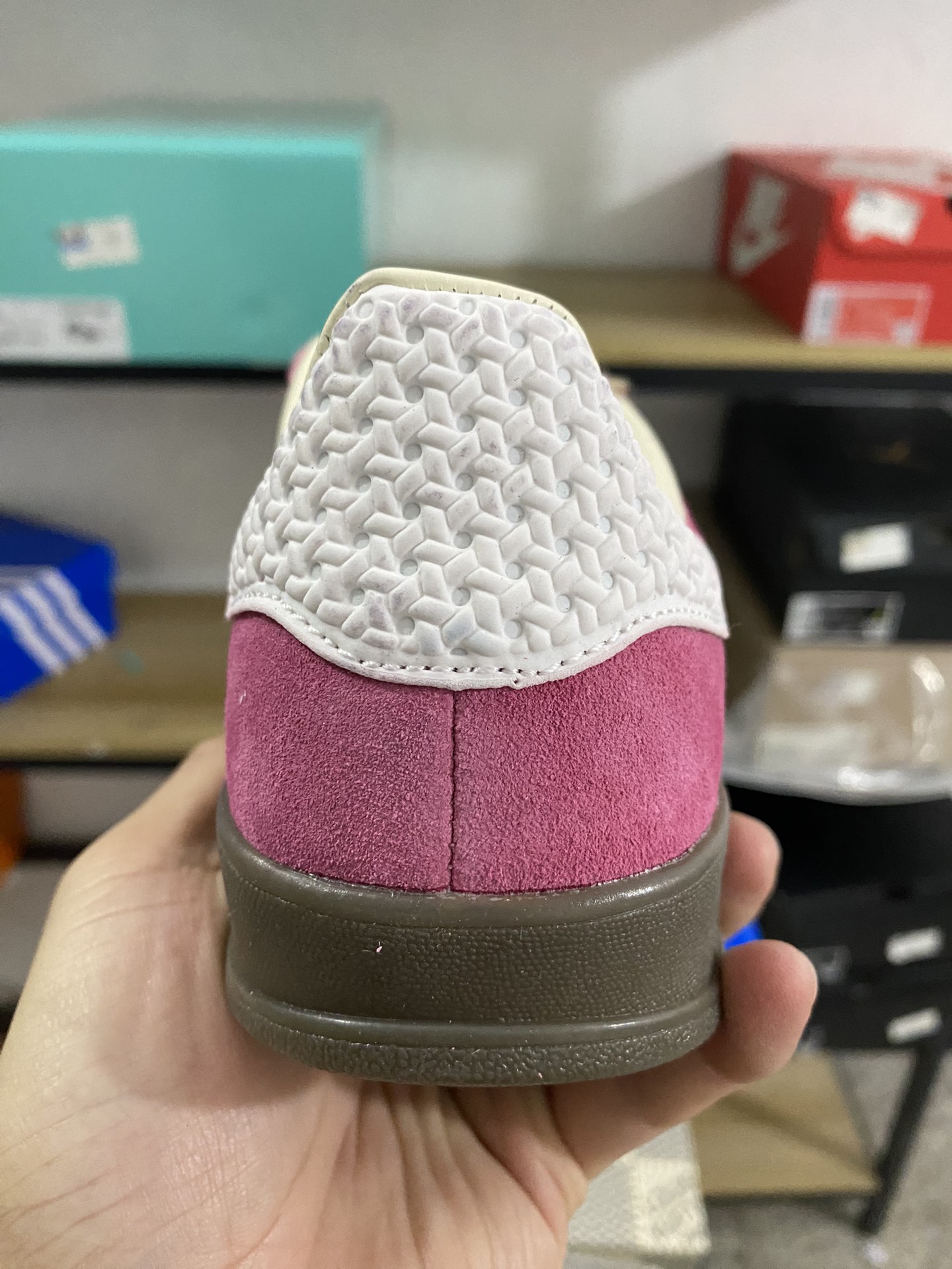 MiniCost Shoe 3