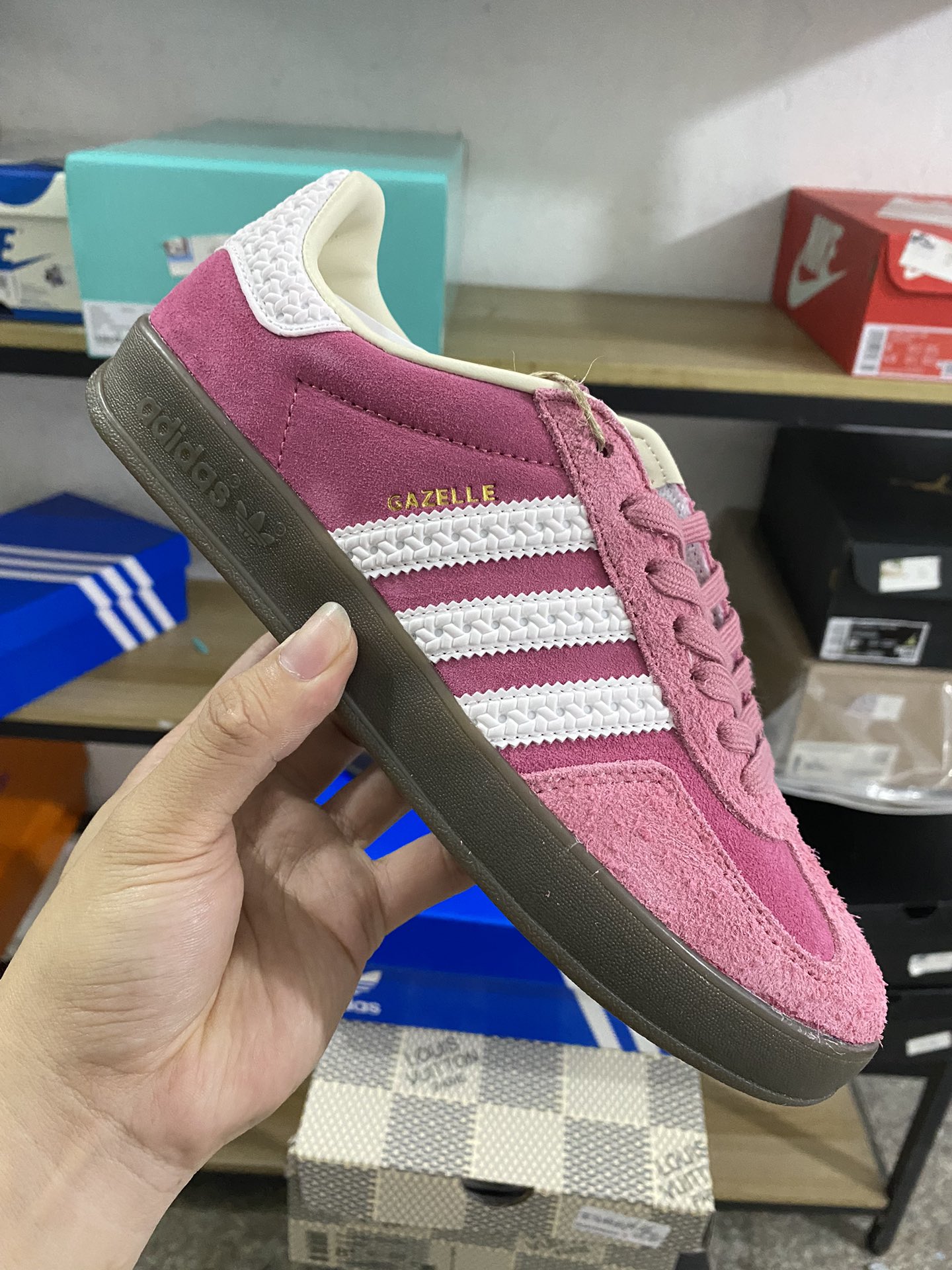 MiniCost Shoe 2