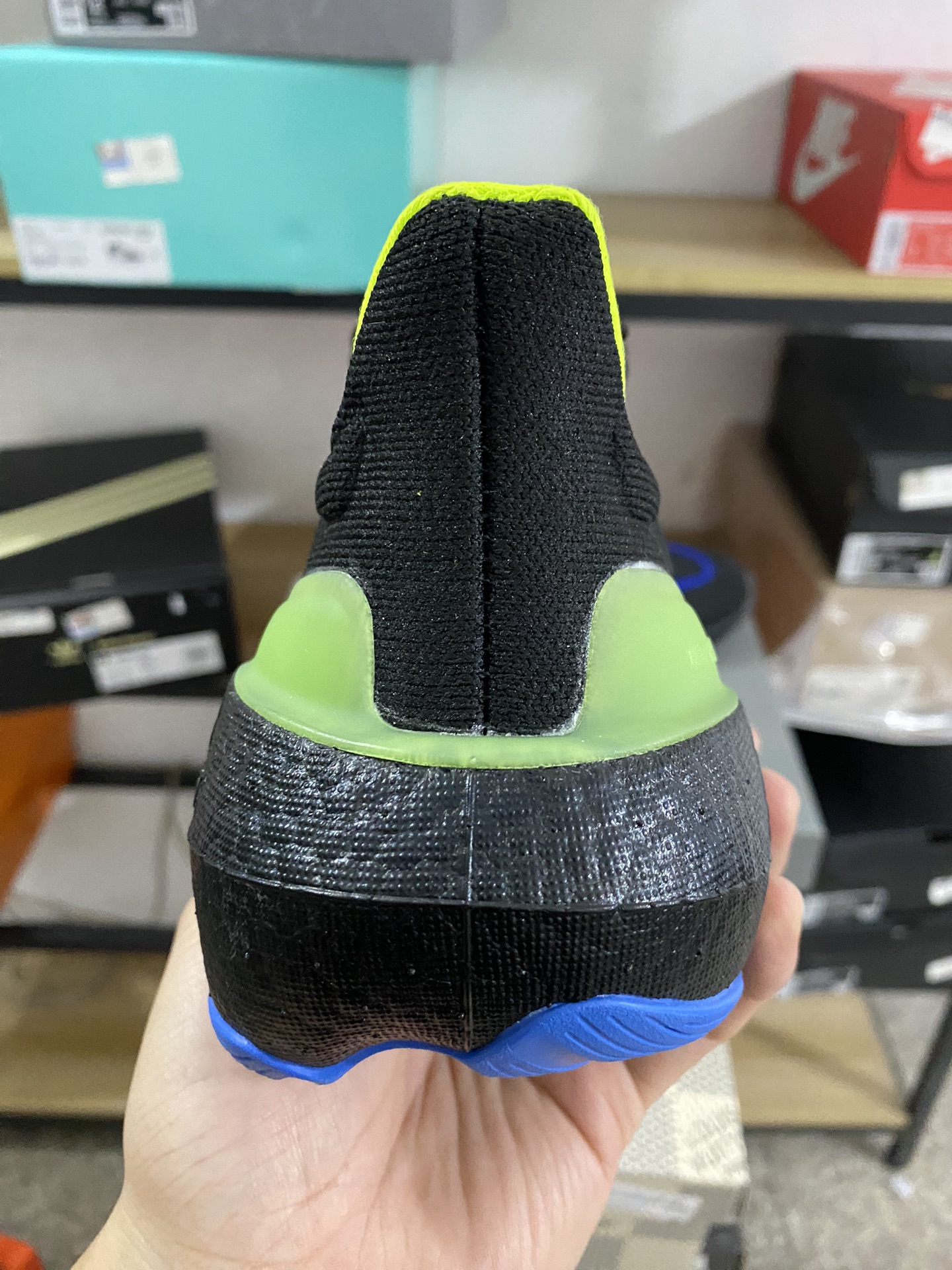 MiniCost Shoe 3