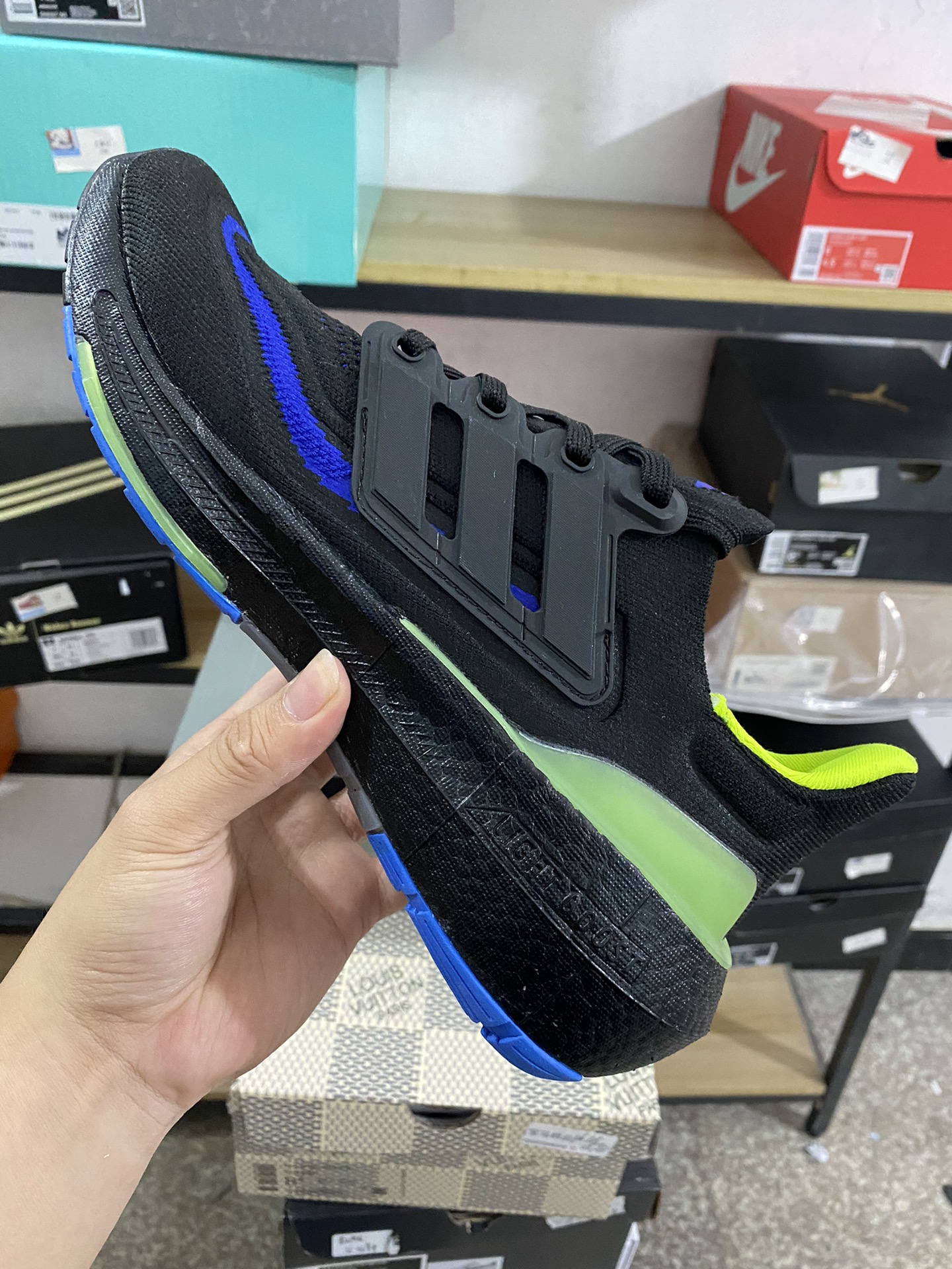 MiniCost Shoe 4