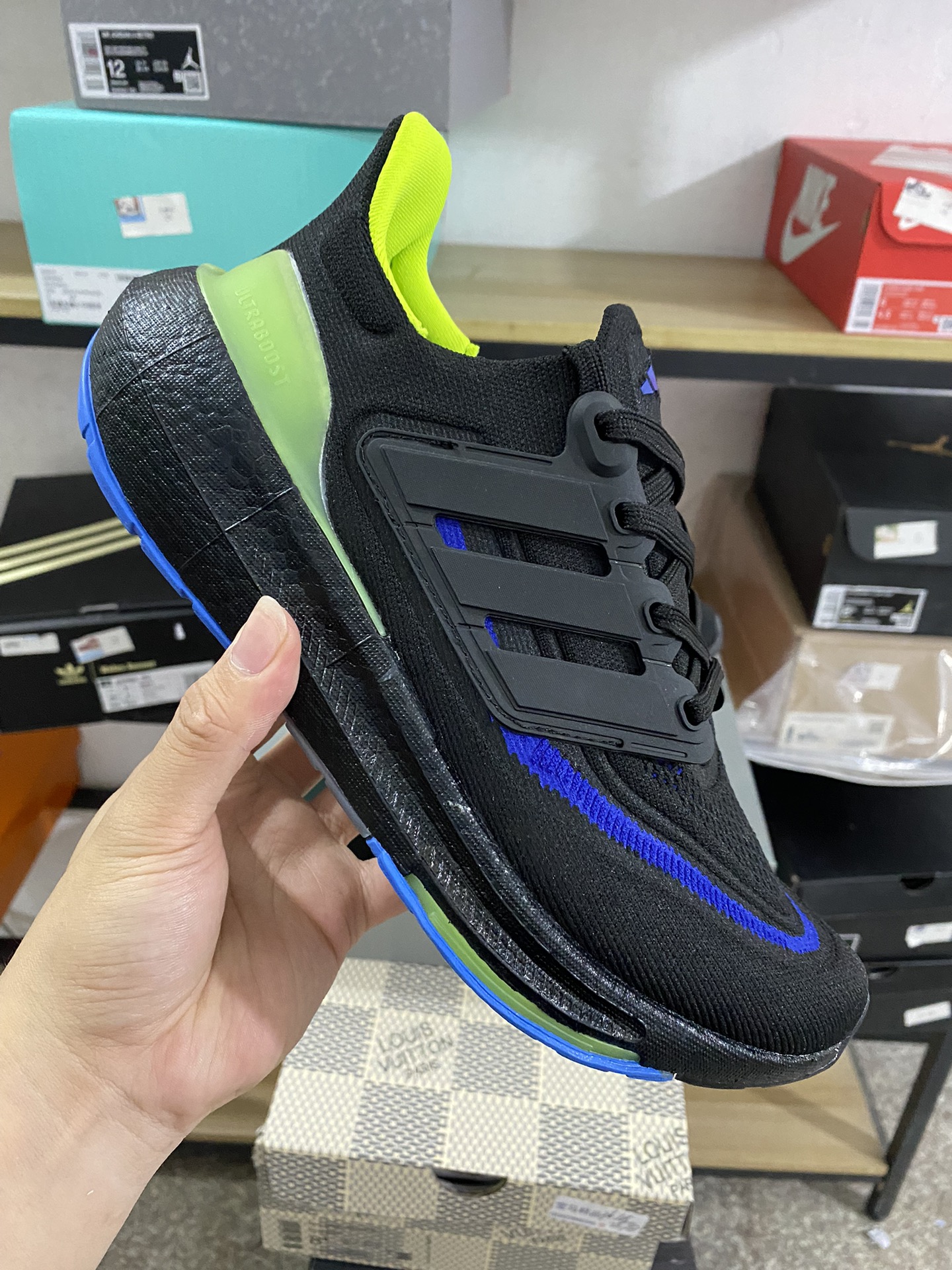 MiniCost Shoe 2