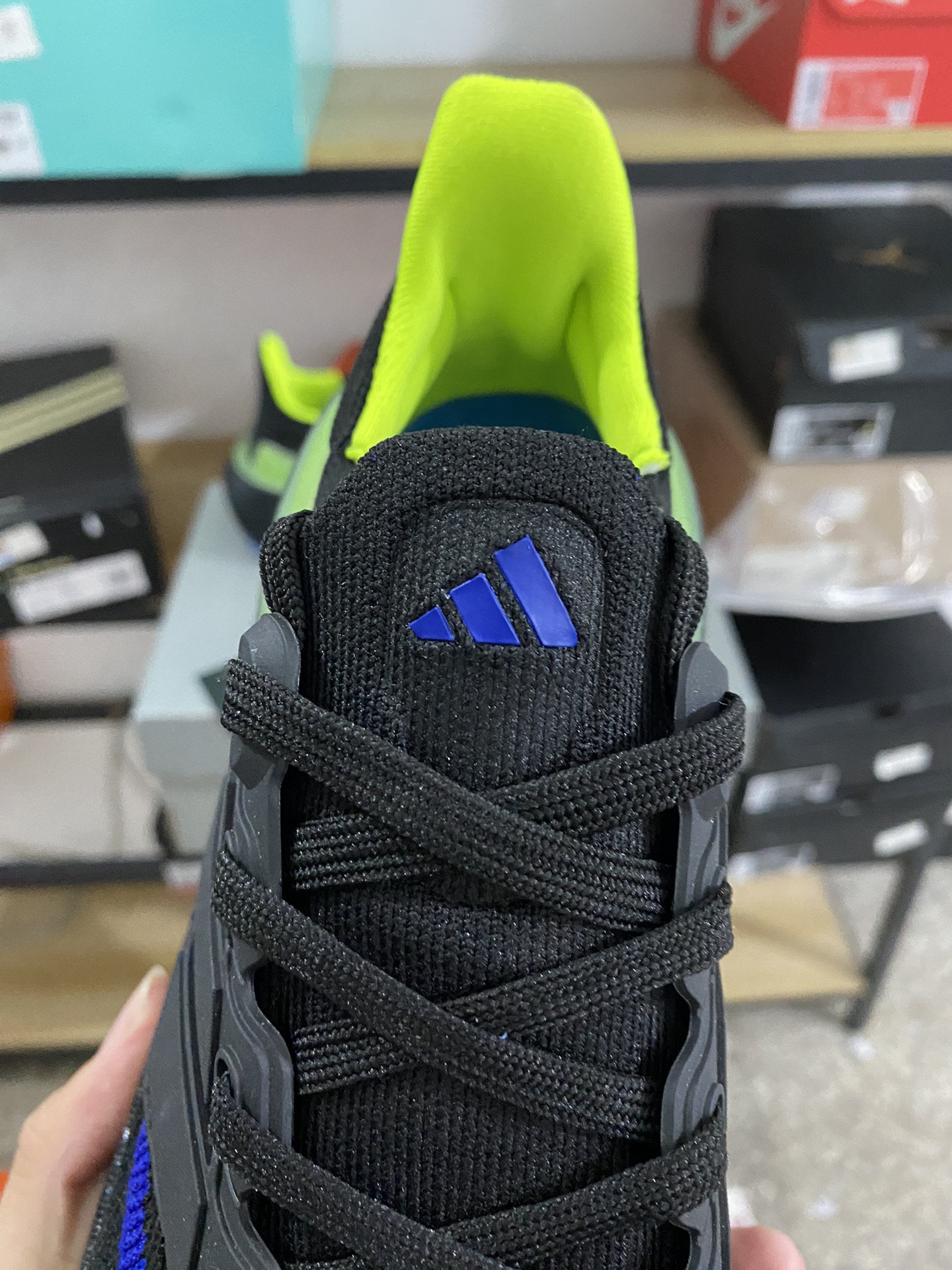 MiniCost Shoe 6