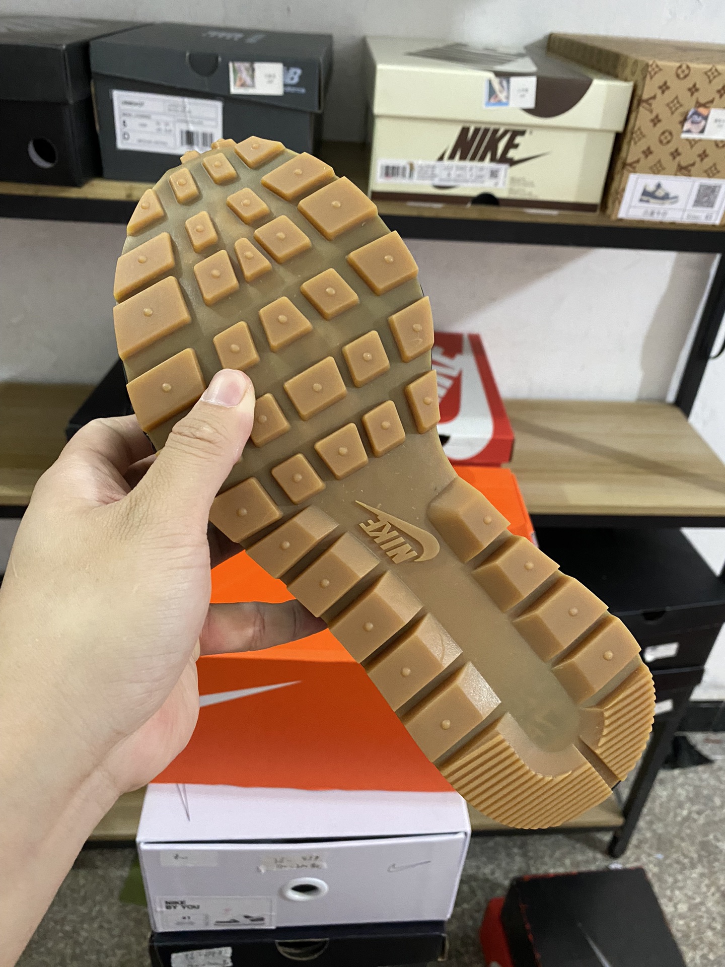 MiniCost Shoe 5