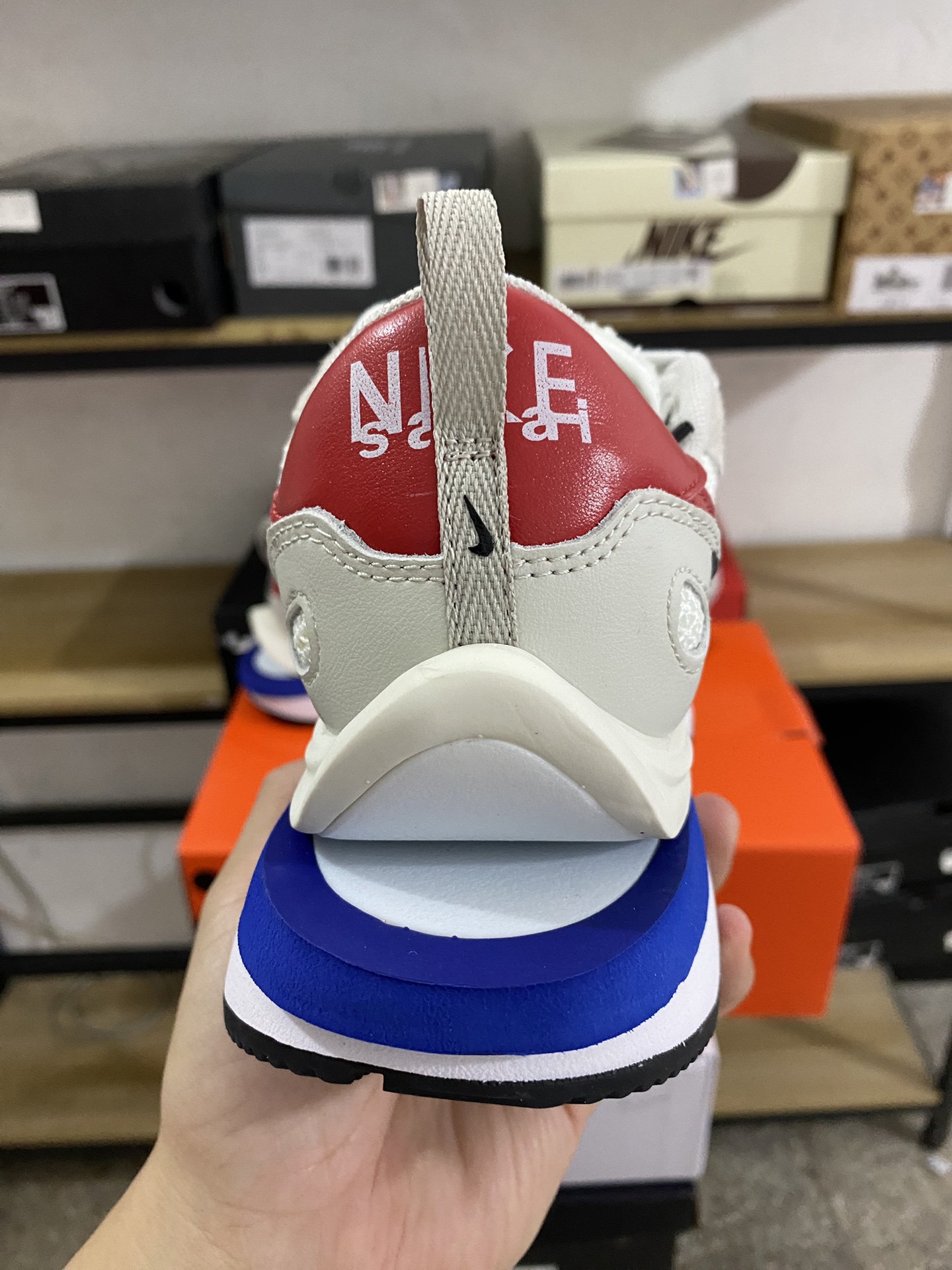 MiniCost Shoe 3