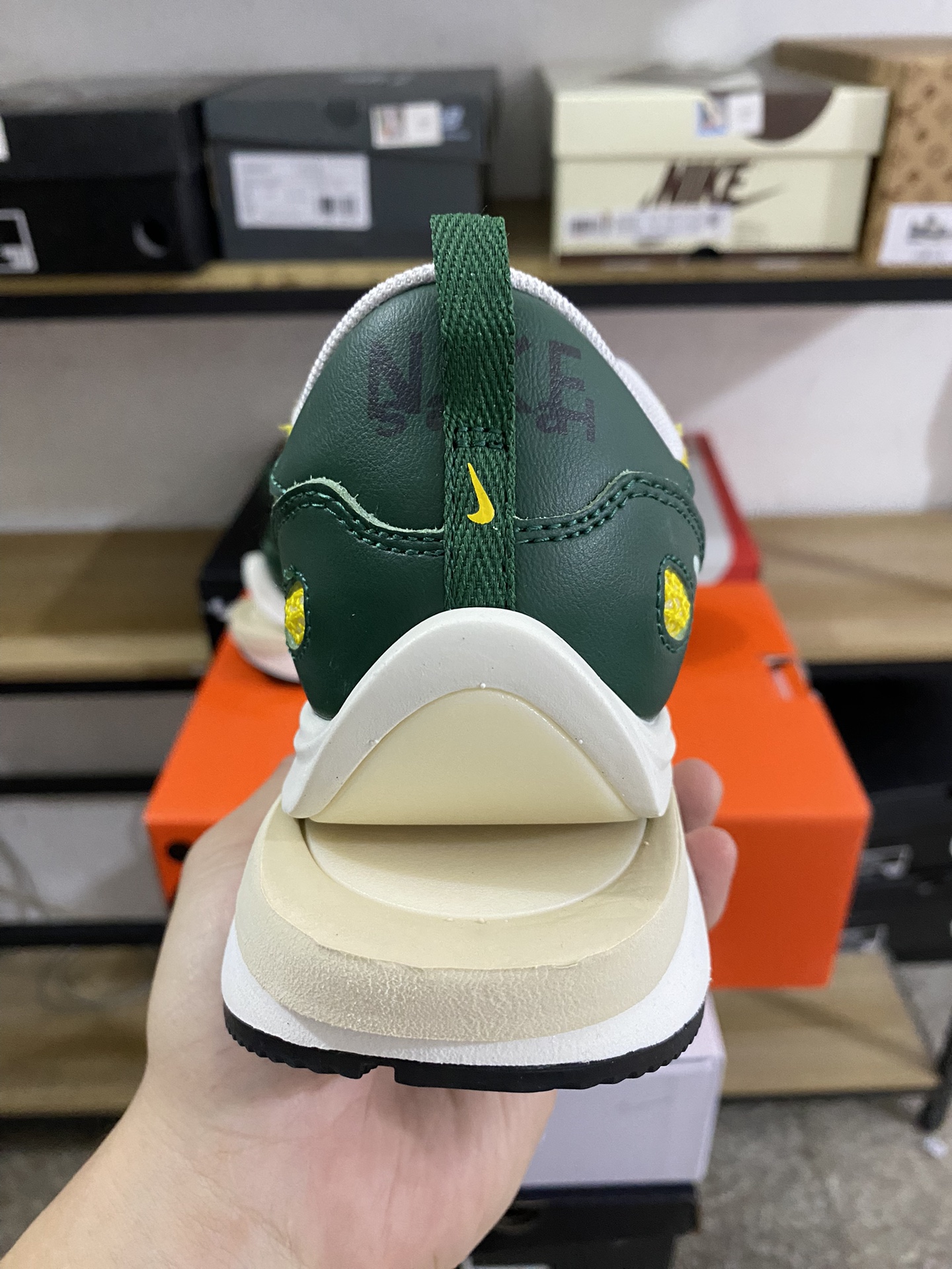 MiniCost Shoe 3