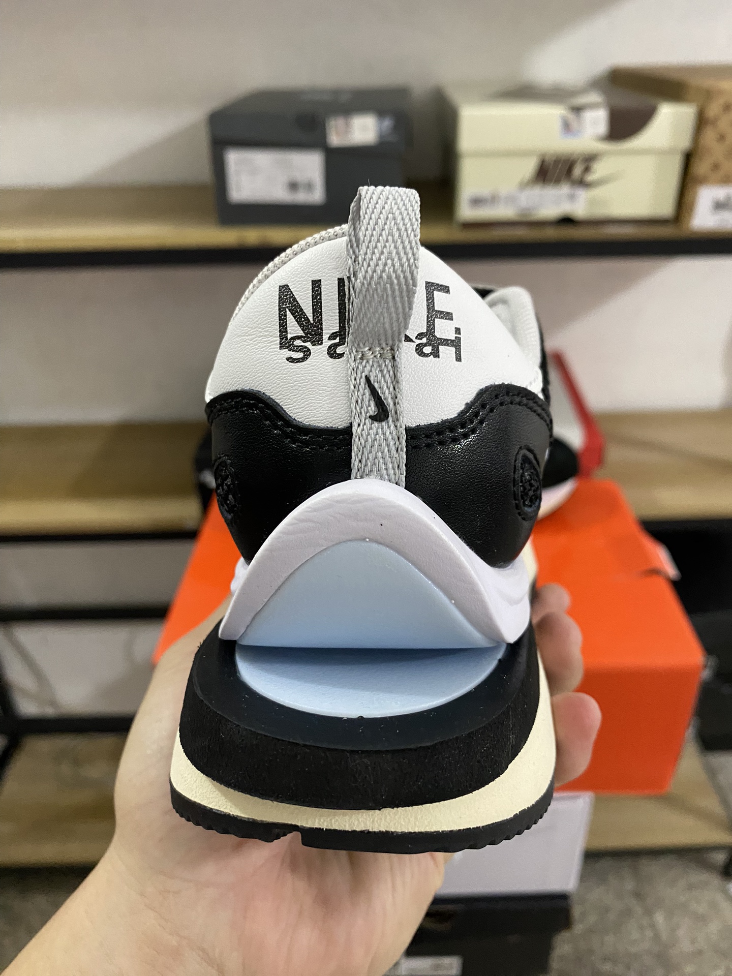 MiniCost Shoe 3