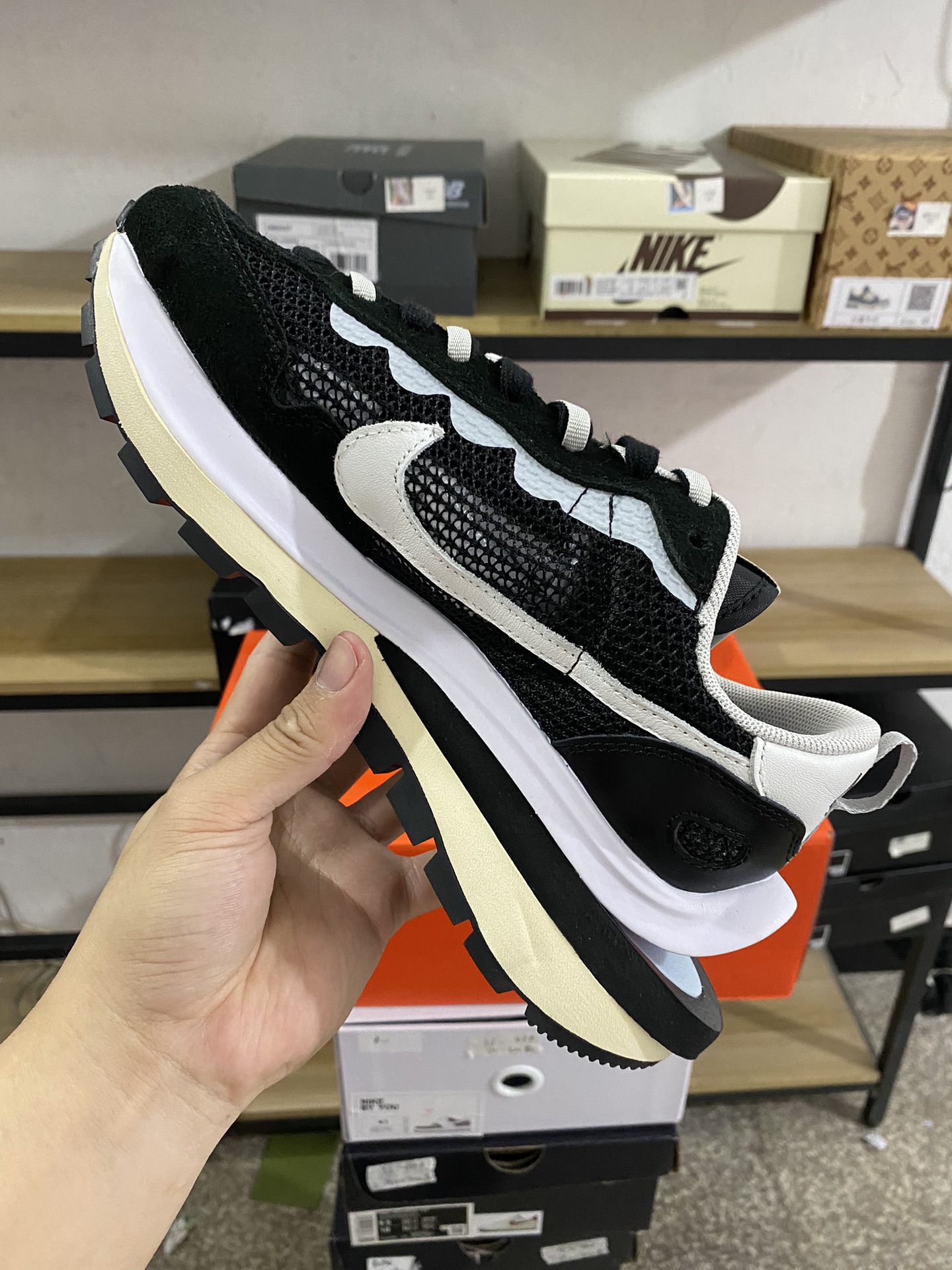 MiniCost Shoe 4