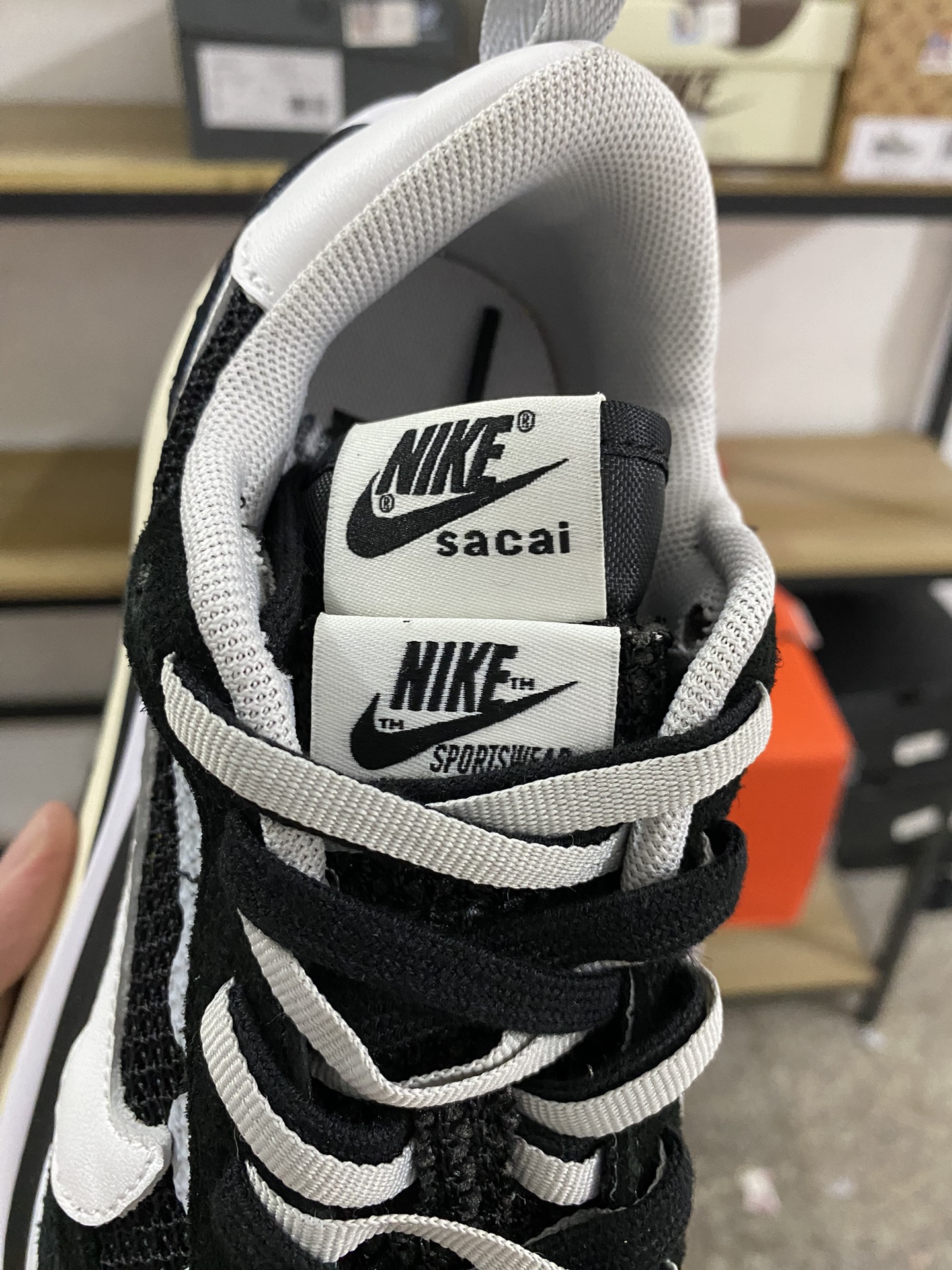 MiniCost Shoe 6