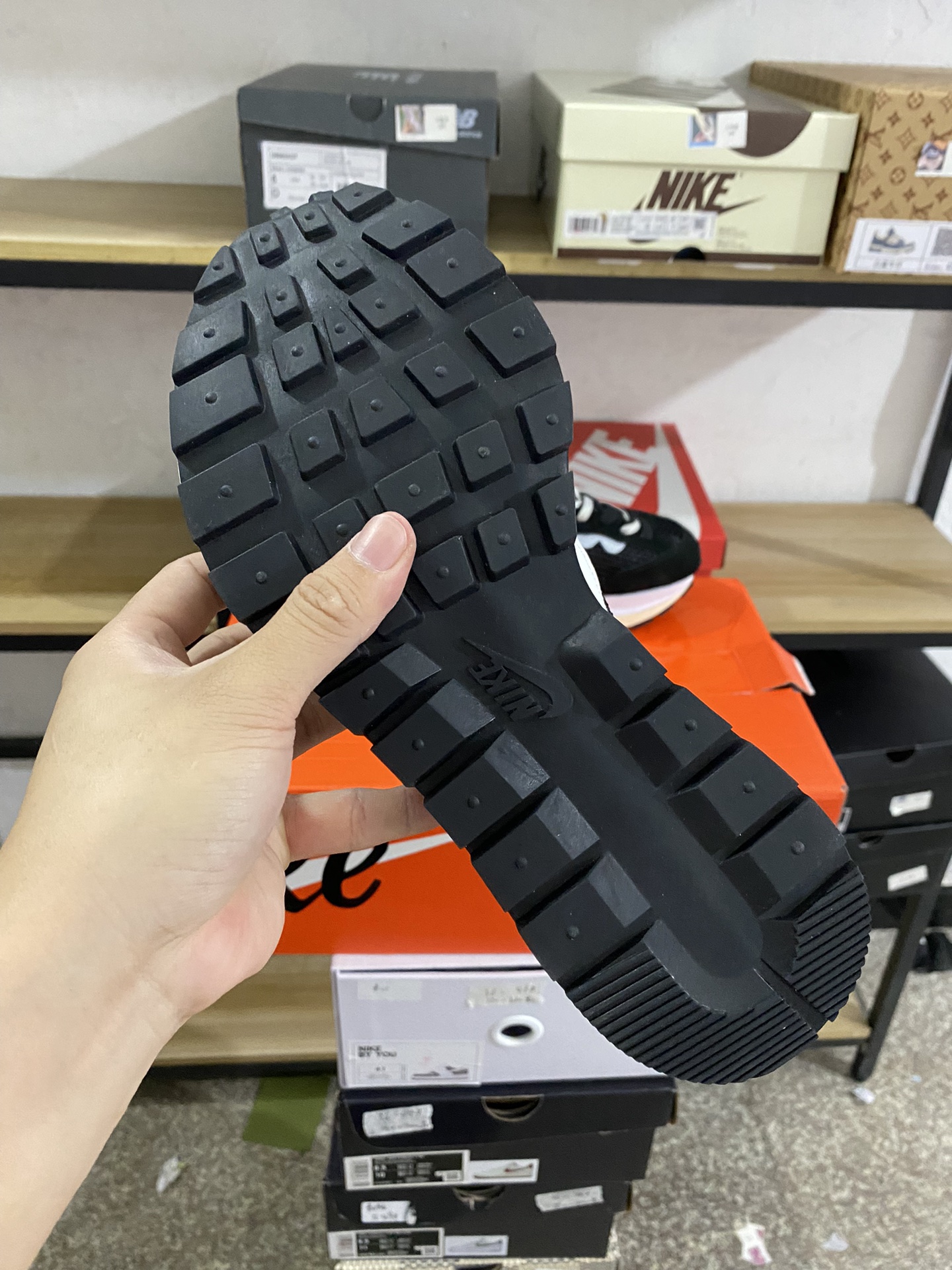 MiniCost Shoe 5