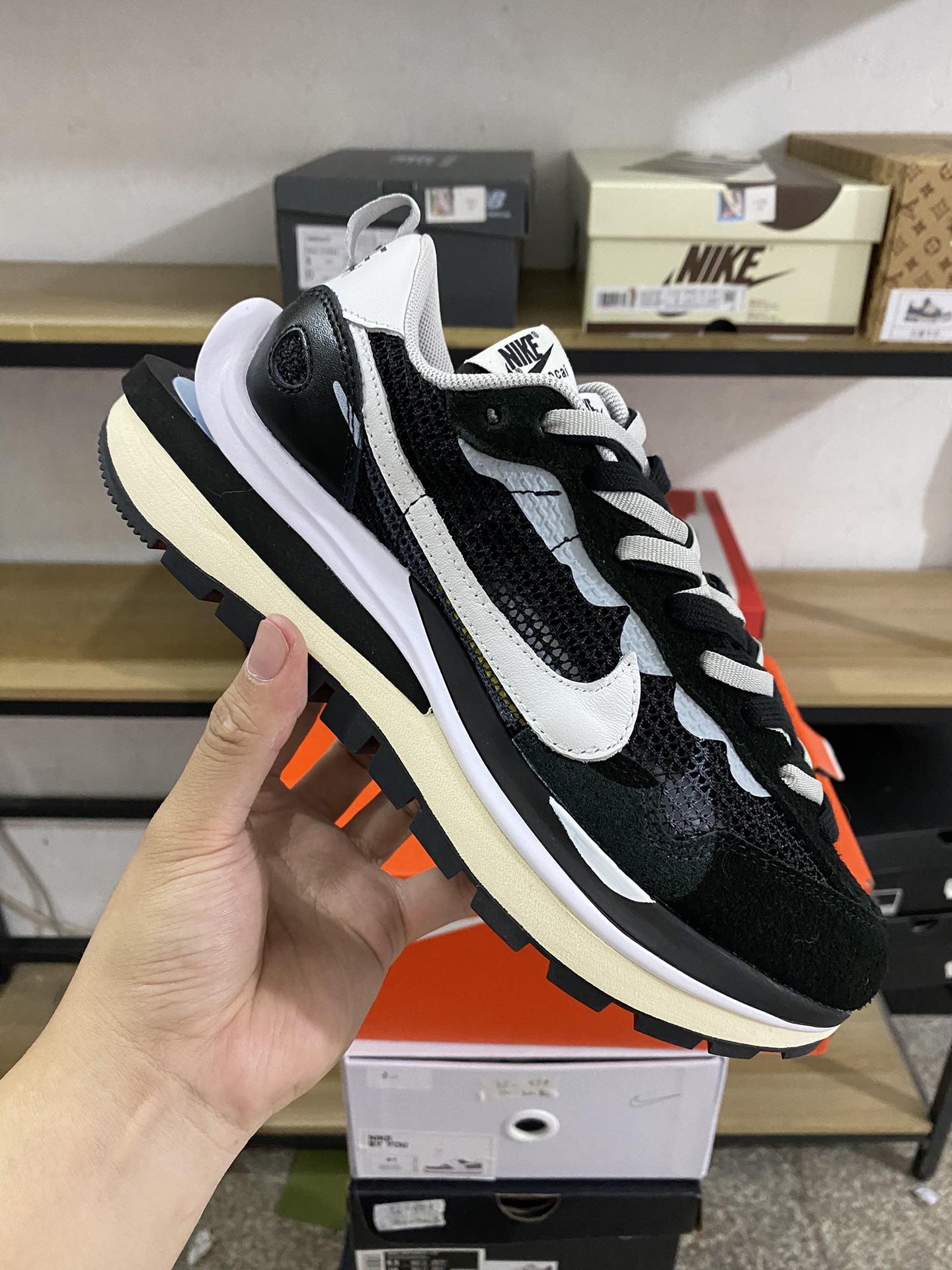 MiniCost Shoe 2