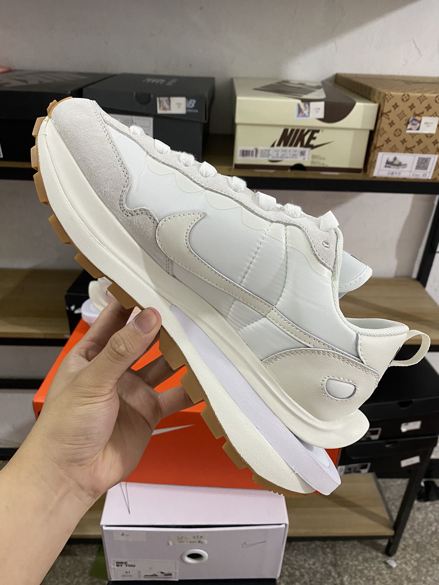MiniCost Shoe 4