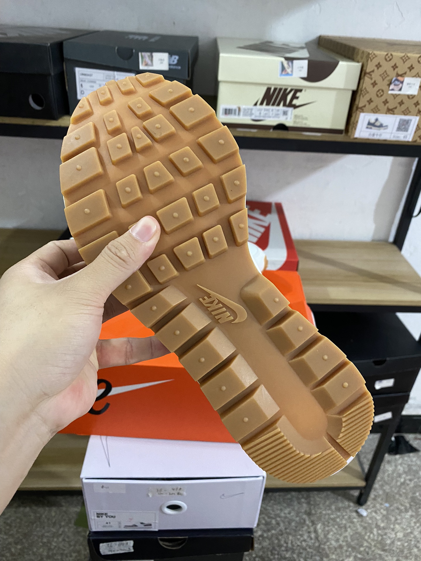 MiniCost Shoe 5