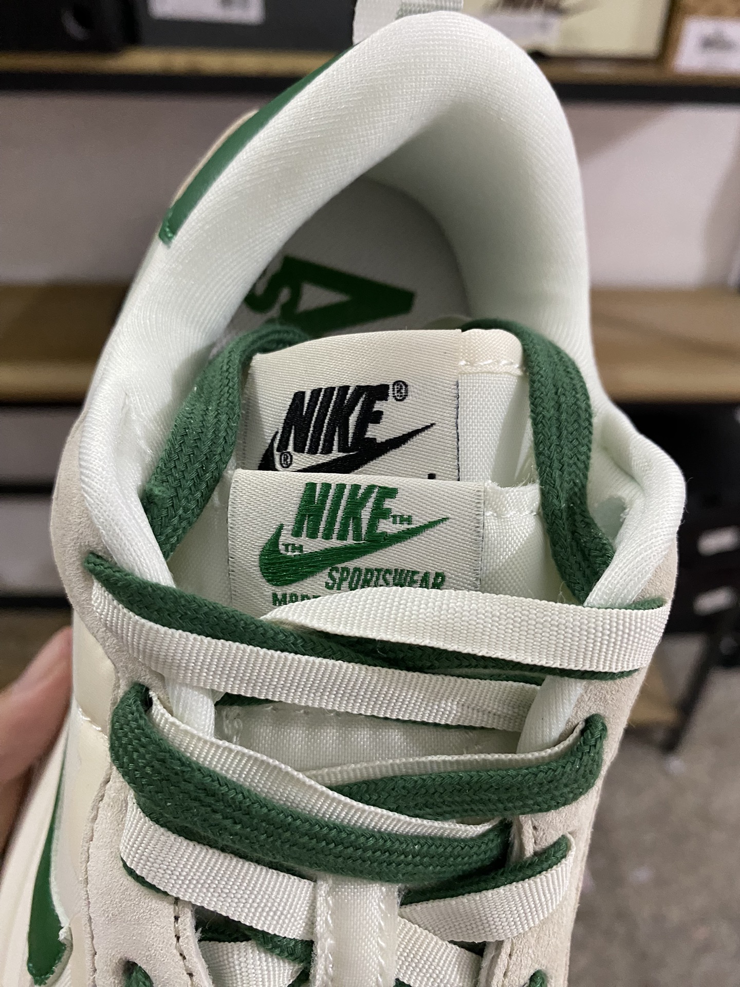 MiniCost Shoe 6