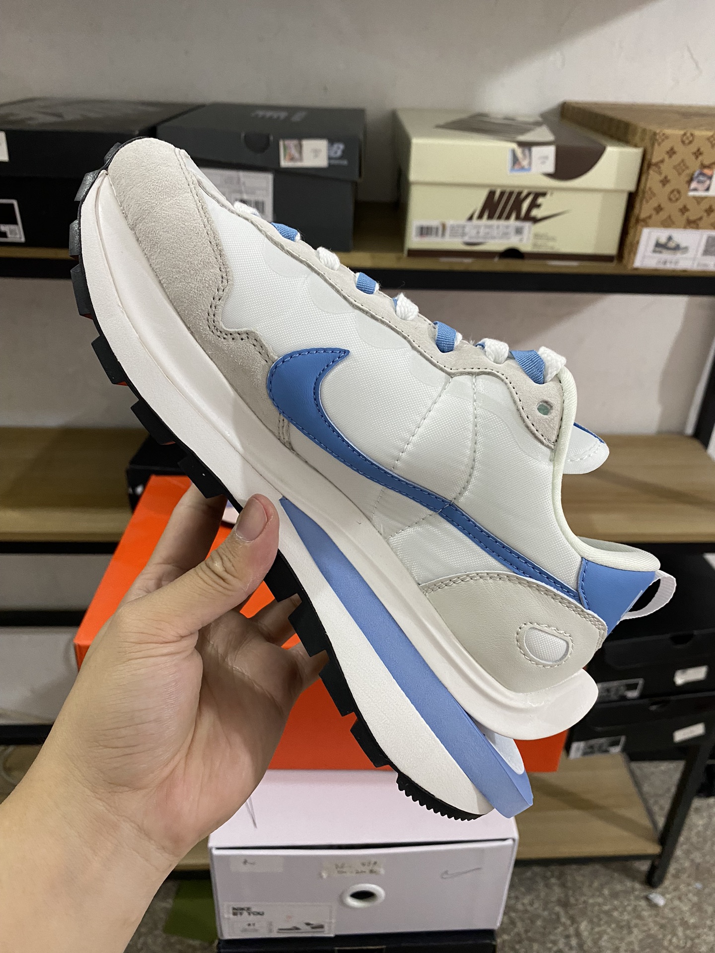 MiniCost Shoe 4
