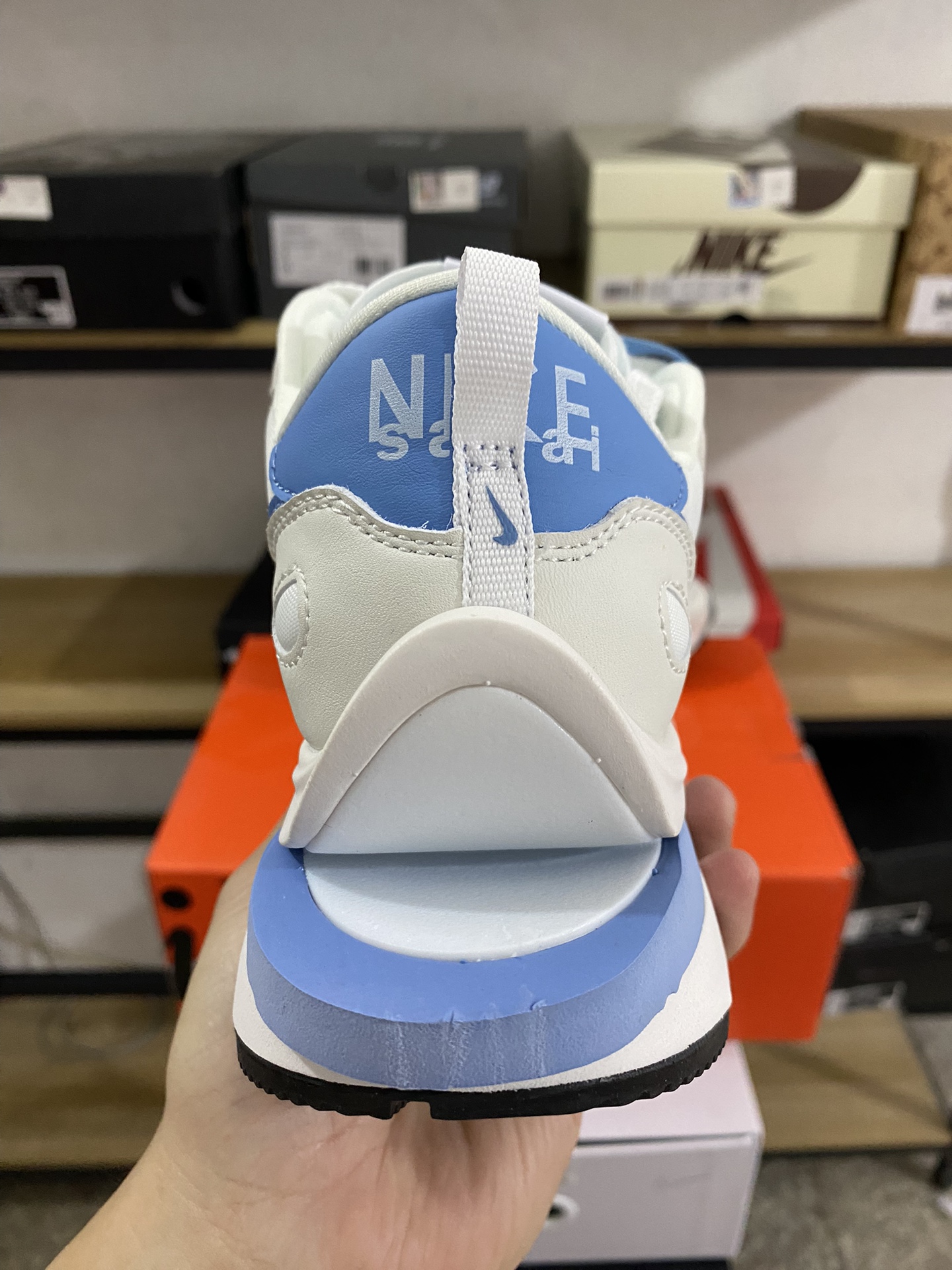 MiniCost Shoe 3