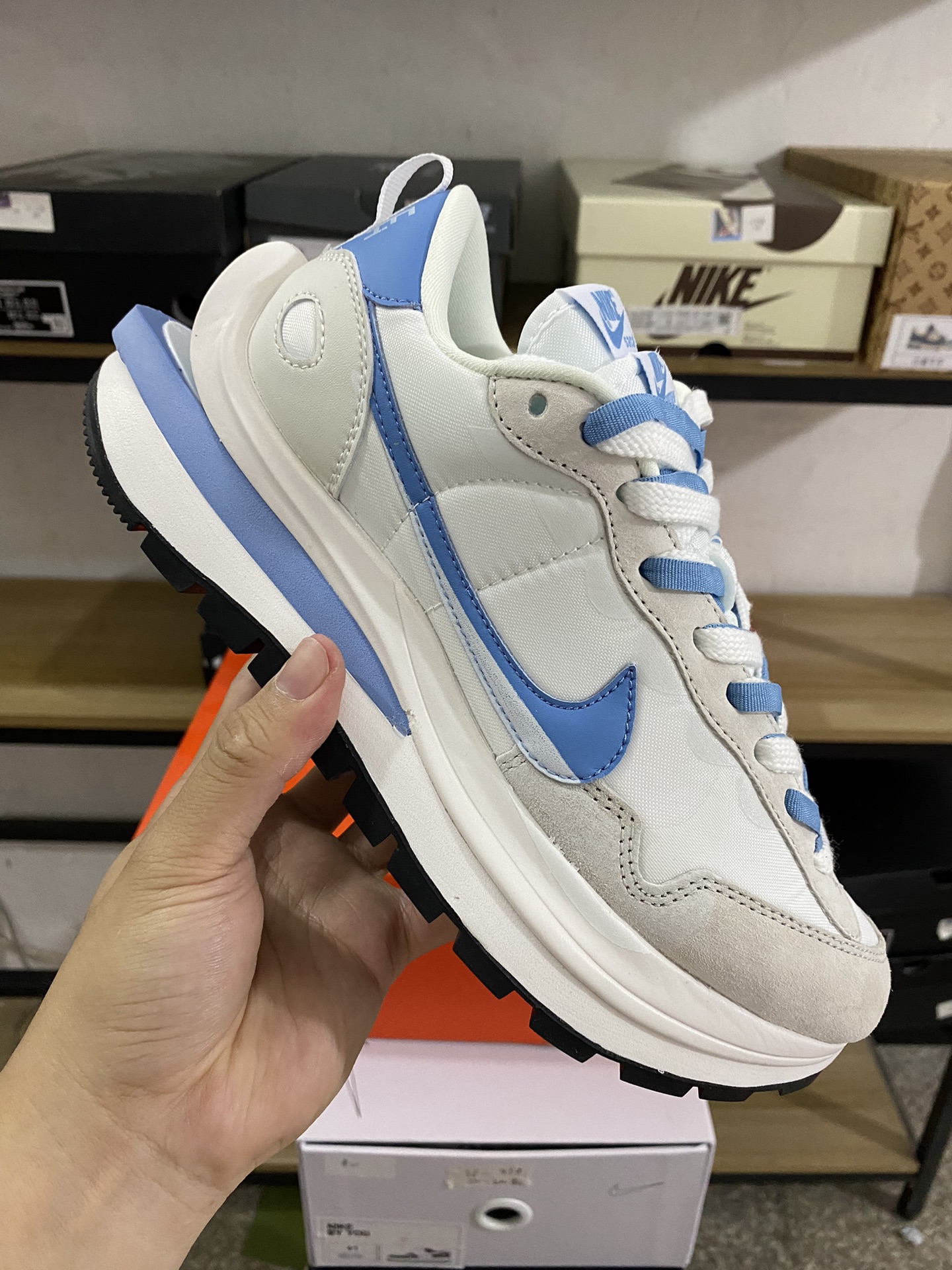 MiniCost Shoe 2