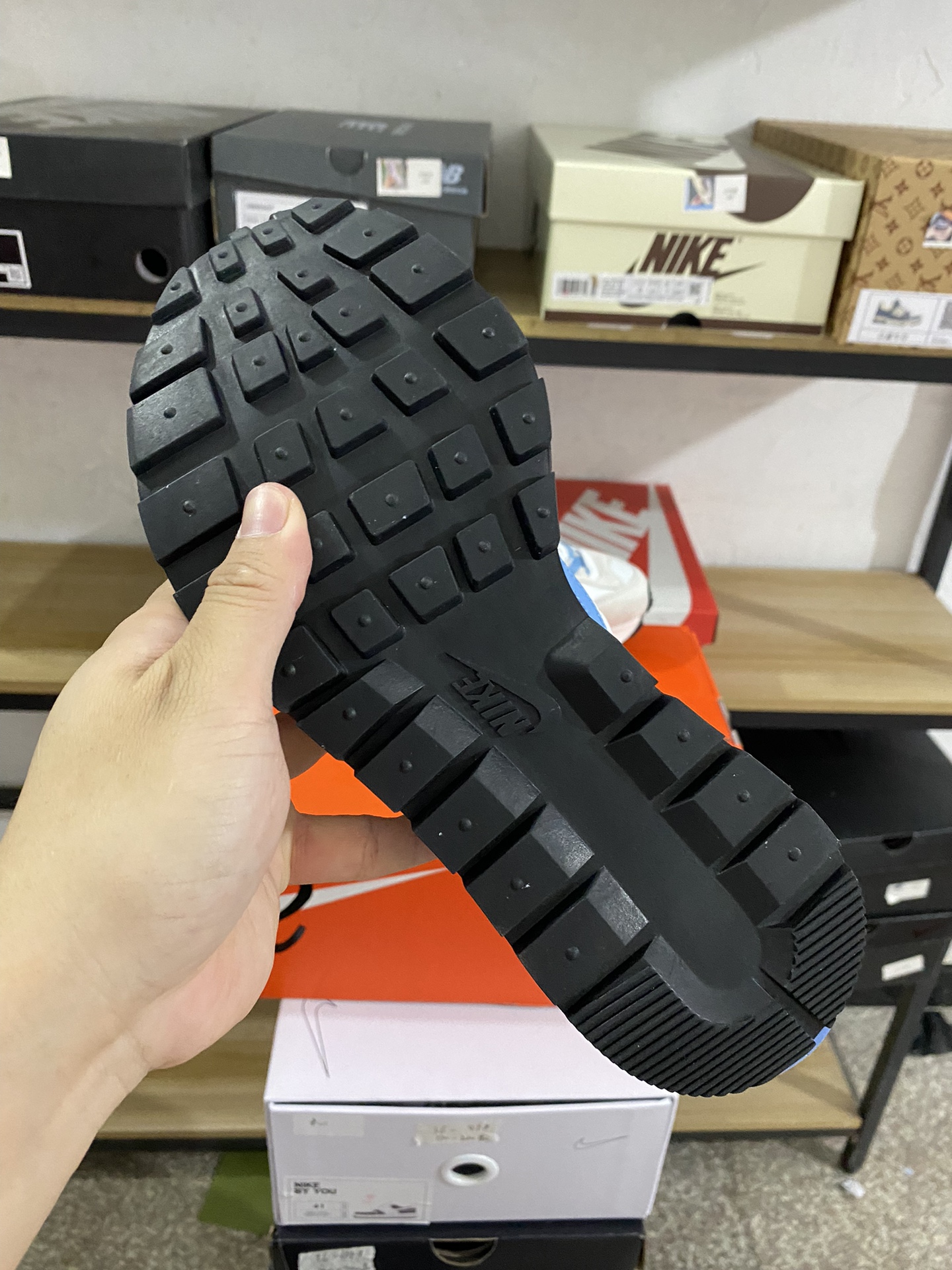 MiniCost Shoe 5