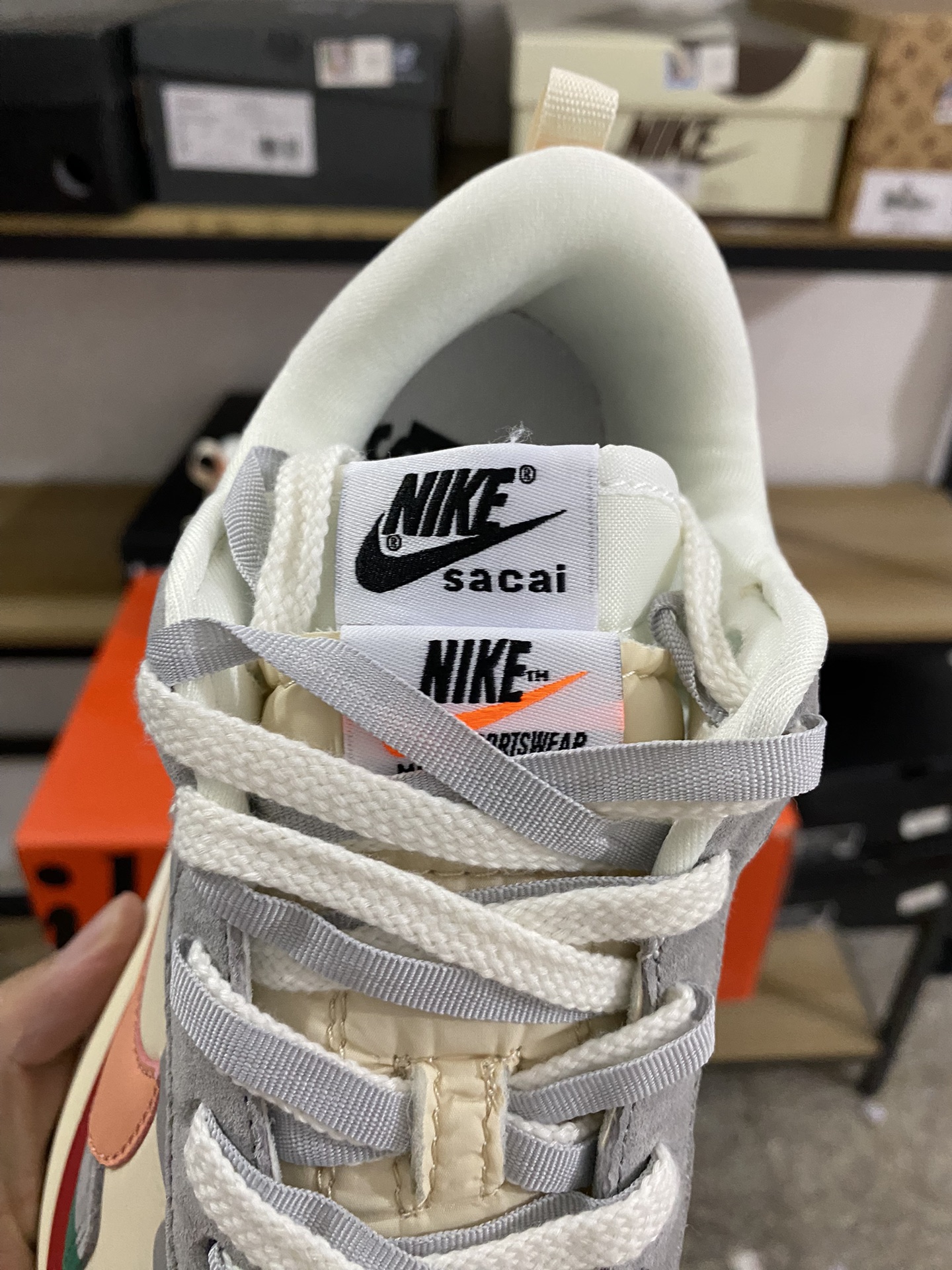 MiniCost Shoe 6