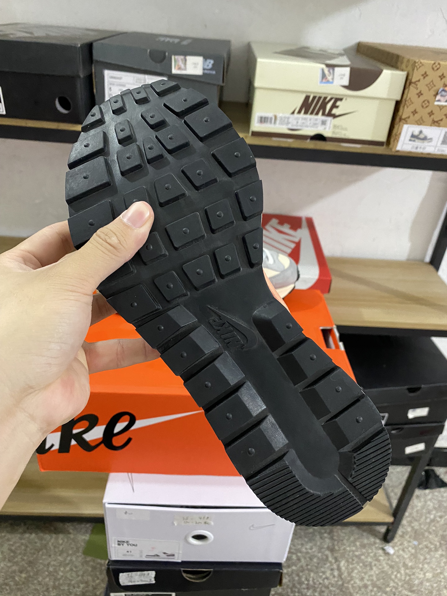 MiniCost Shoe 5