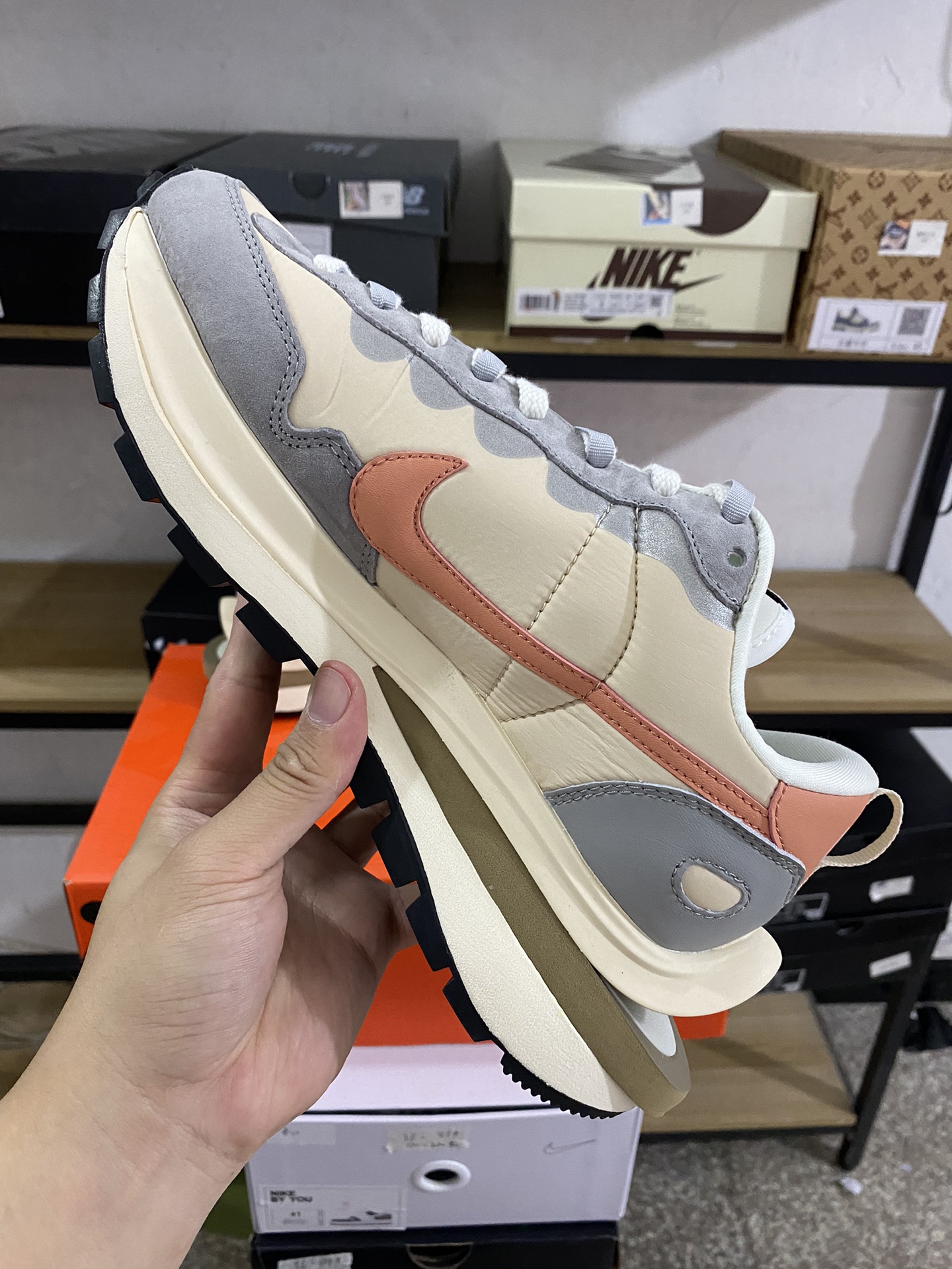 MiniCost Shoe 4