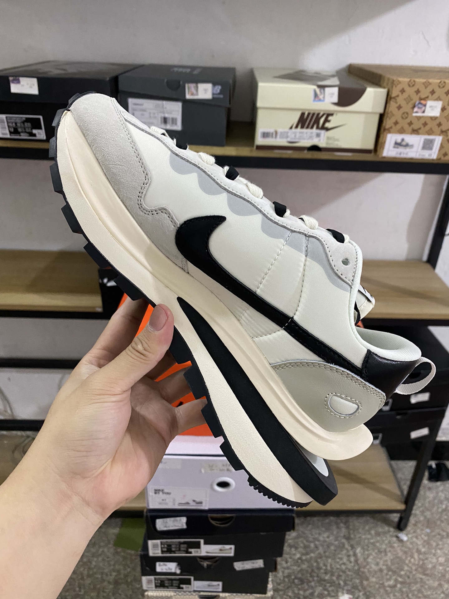 MiniCost Shoe 4