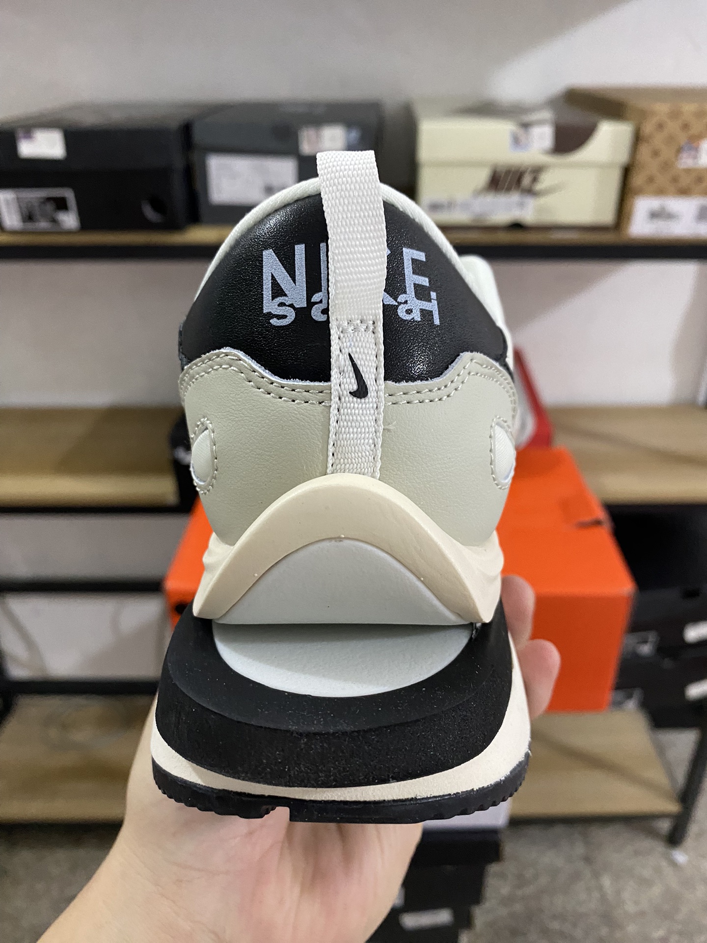 MiniCost Shoe 3