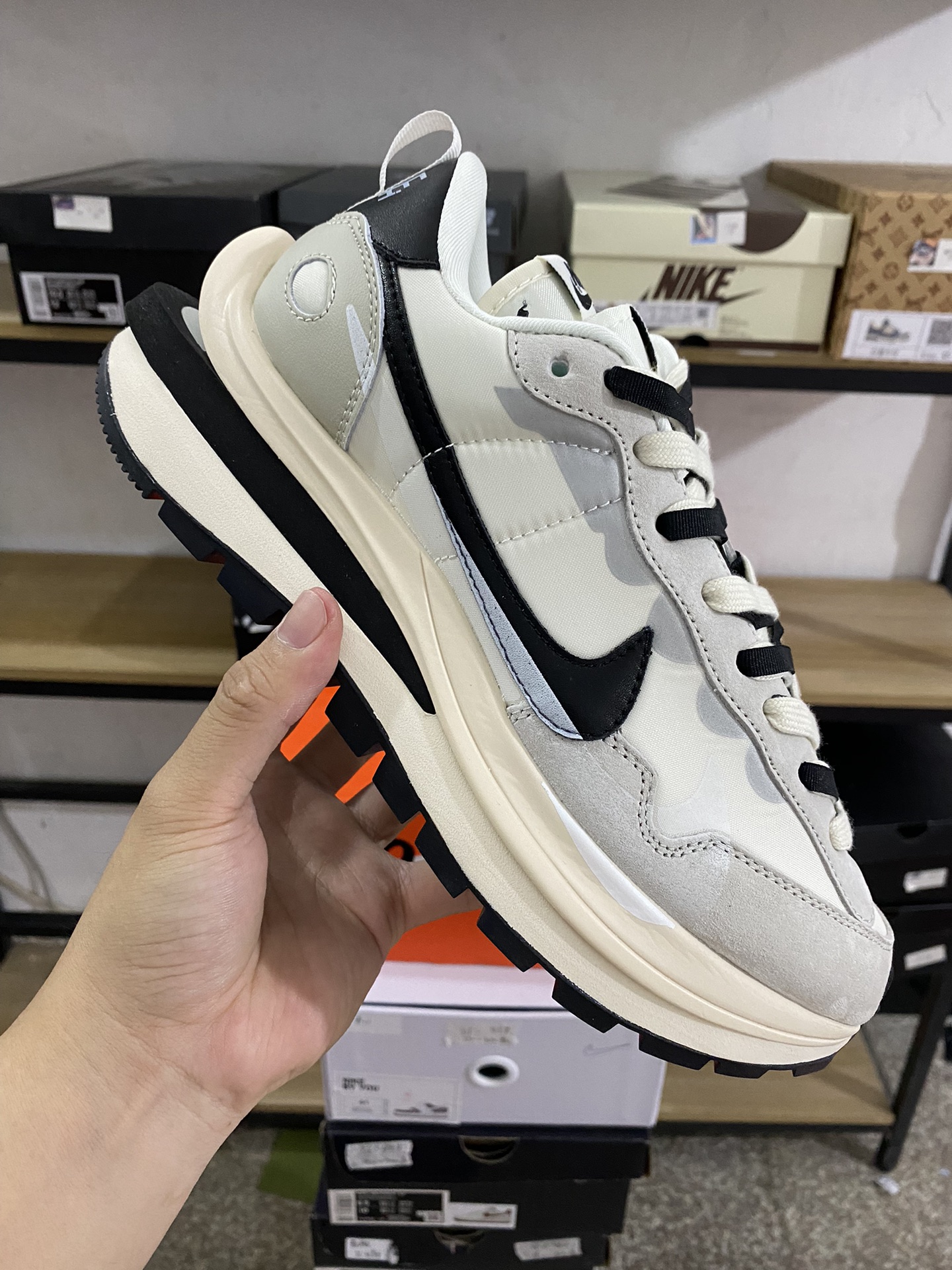 MiniCost Shoe 2
