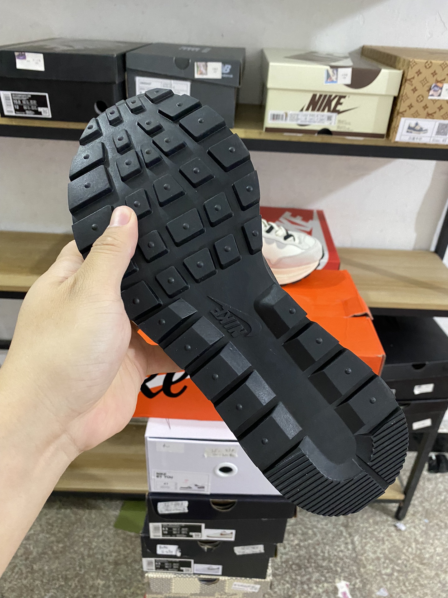 MiniCost Shoe 5