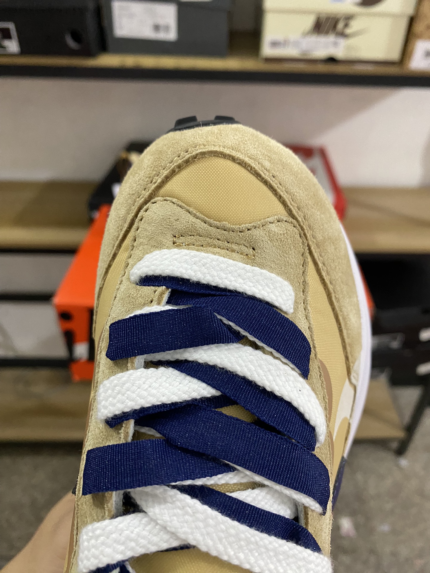 MiniCost Shoe 7