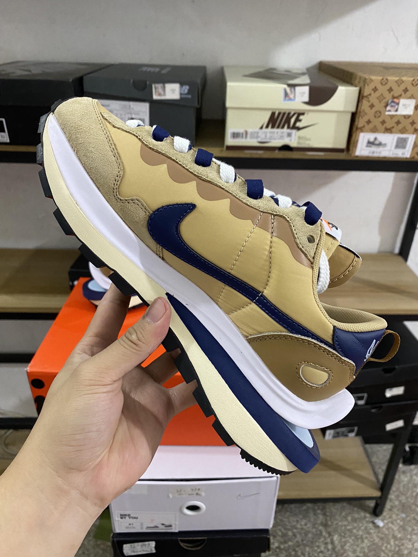 MiniCost Shoe 4