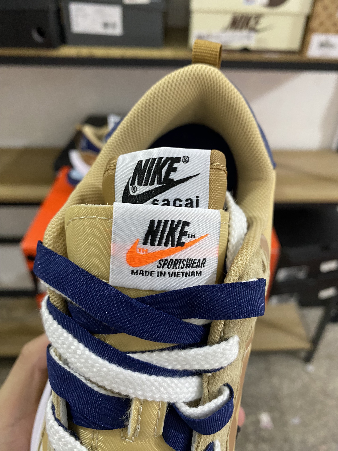 MiniCost Shoe 6