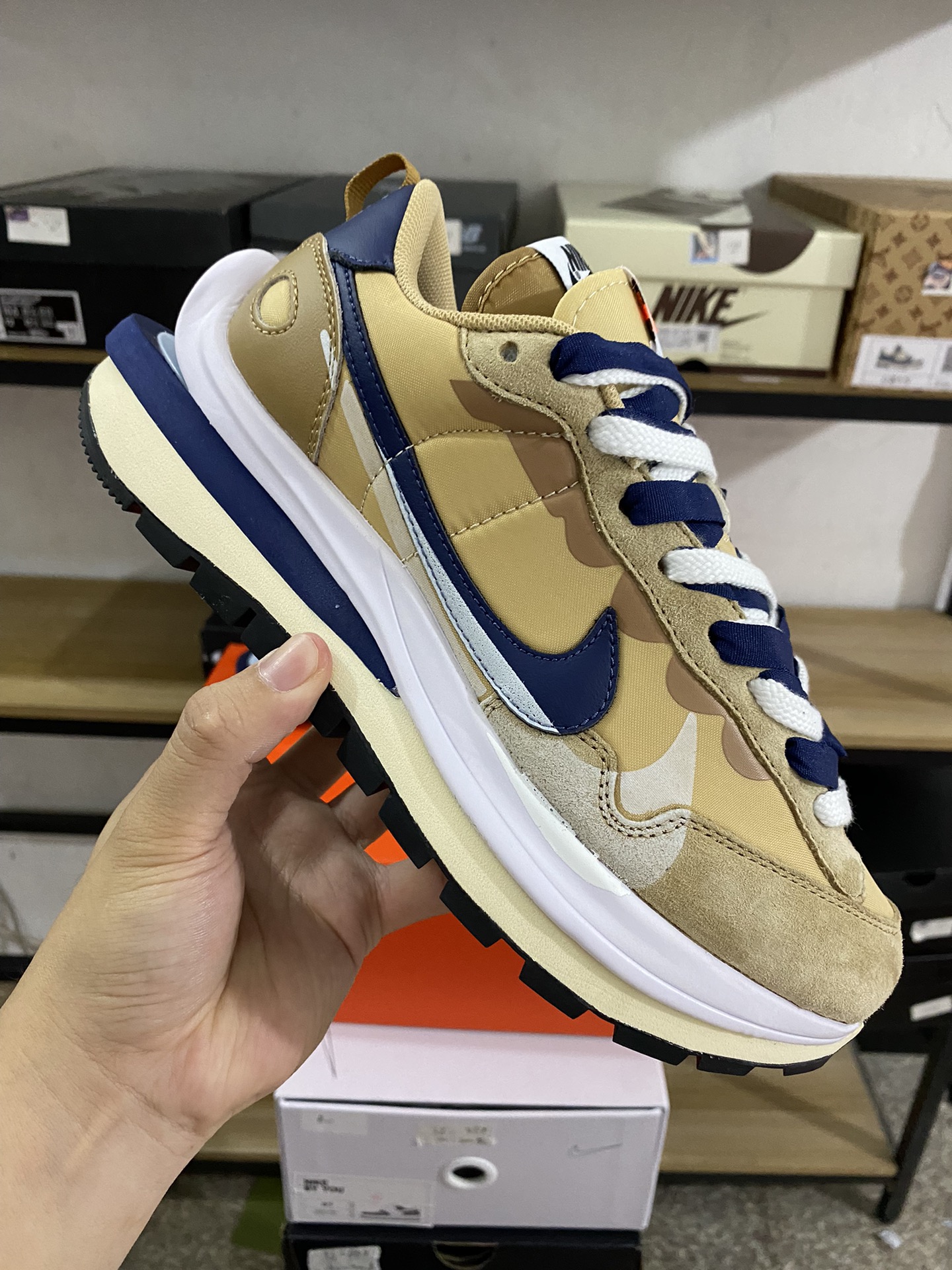MiniCost Shoe 2