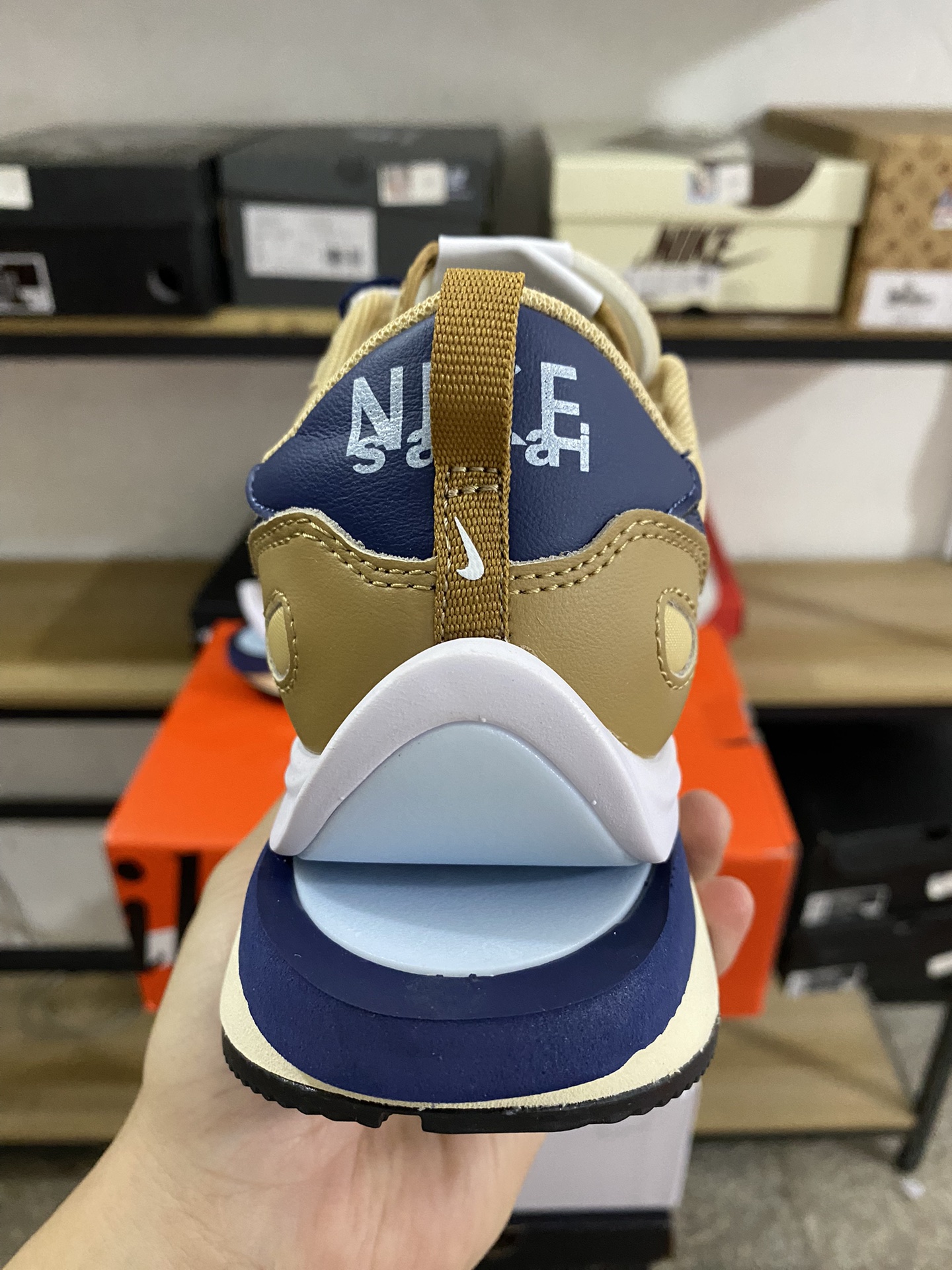 MiniCost Shoe 3
