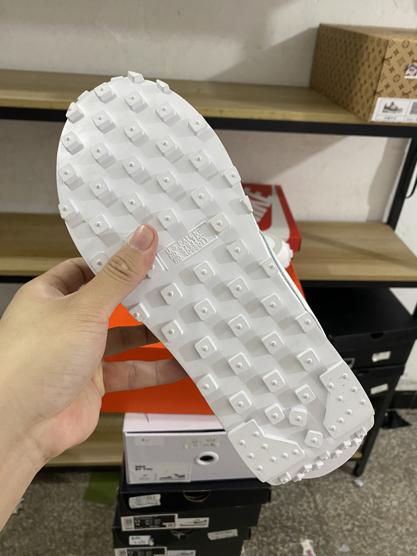 MiniCost Shoe 5