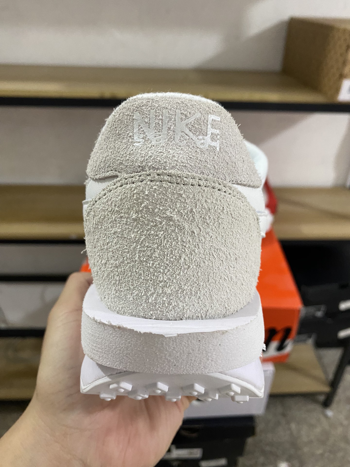 MiniCost Shoe 3