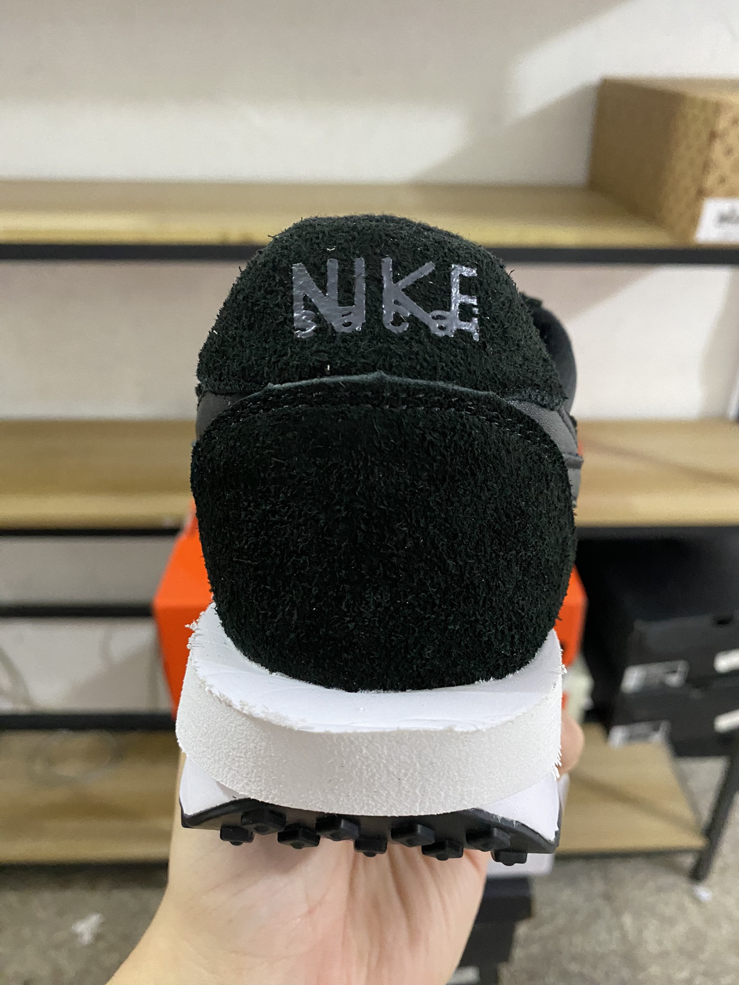 MiniCost Shoe 3