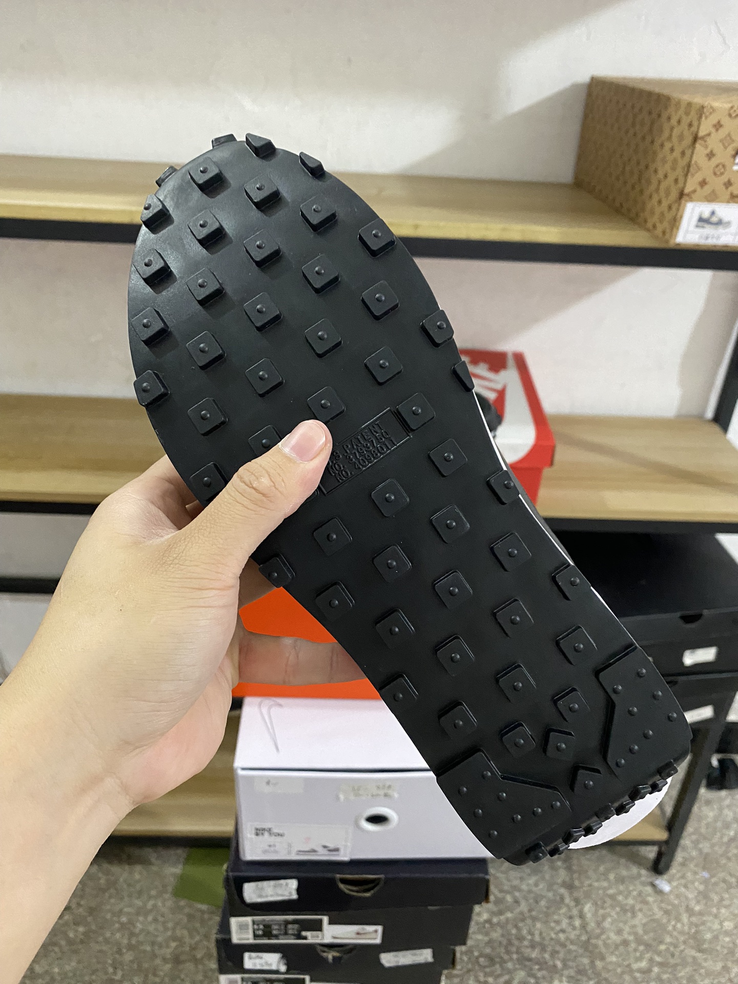 MiniCost Shoe 5