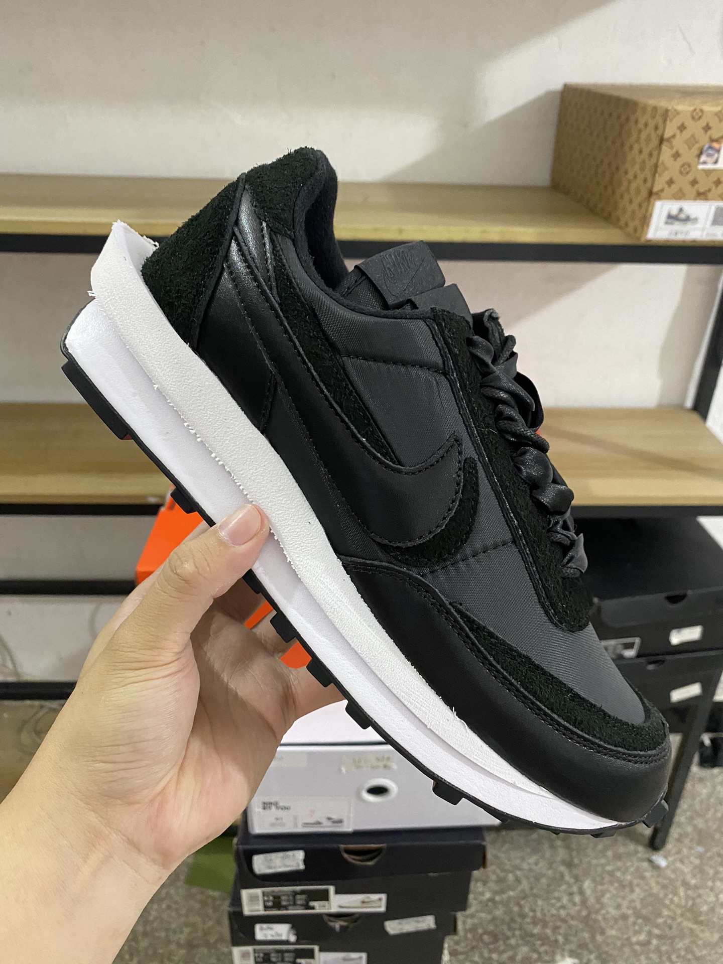 MiniCost Shoe 2
