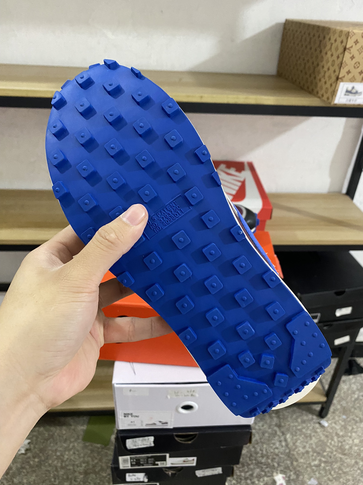 MiniCost Shoe 5